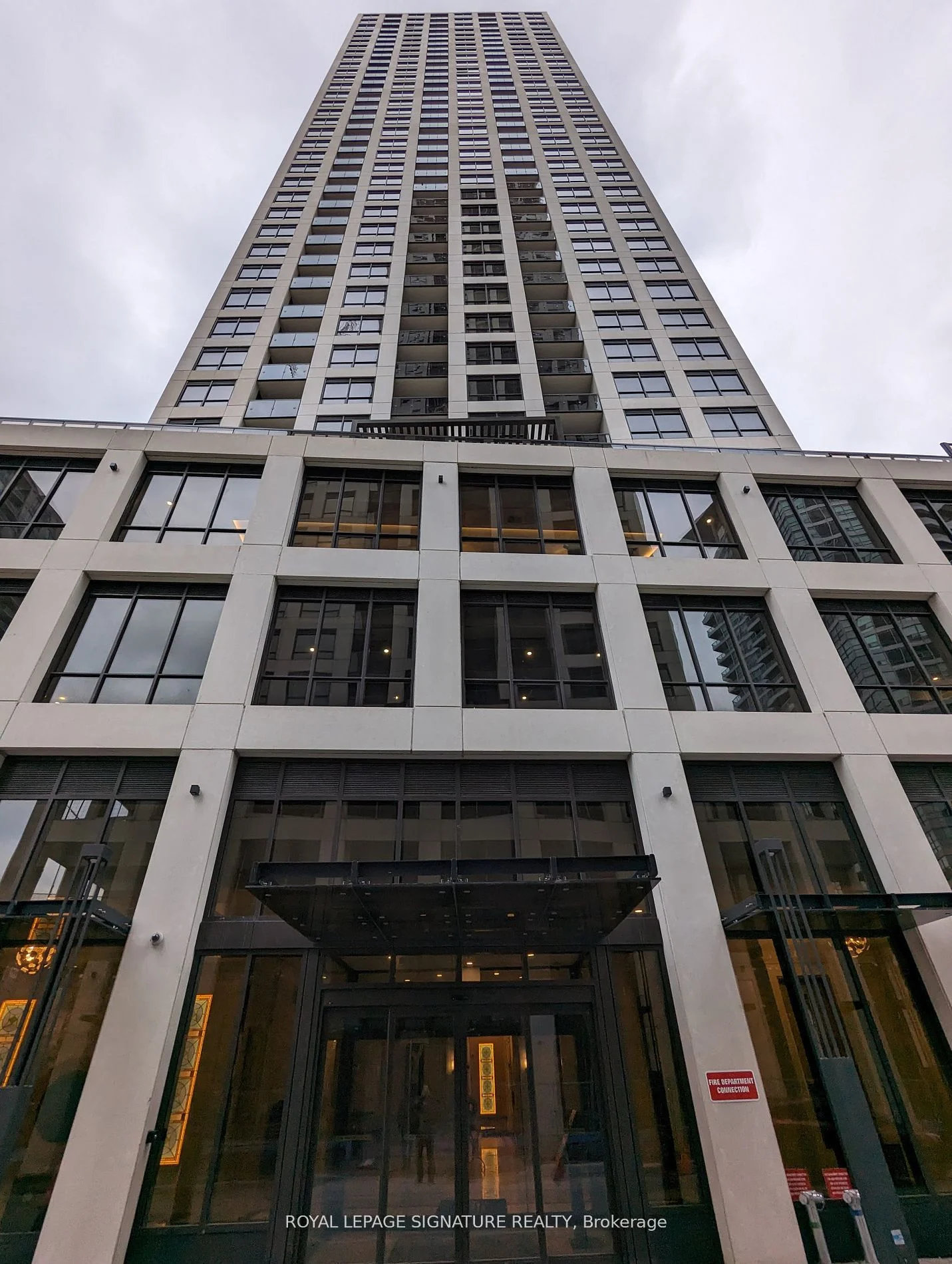 36 Elm Drive 2601, Mississauga, On L5b 0n3