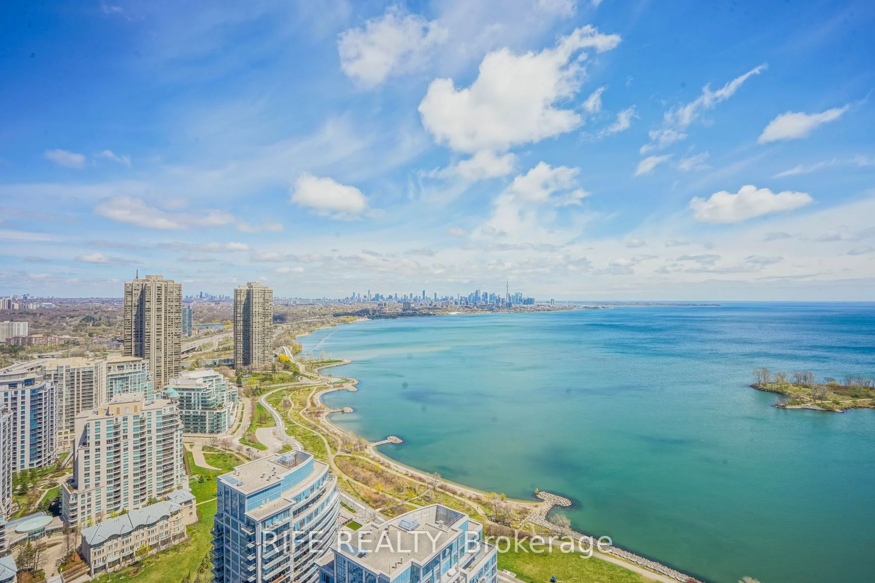 16 Brookers Lane W 3505, Toronto W06, On M8v 0a5