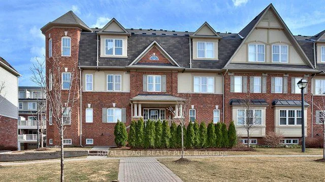 734 Neighbourhood Circle 2, Mississauga, On L5b 0b3