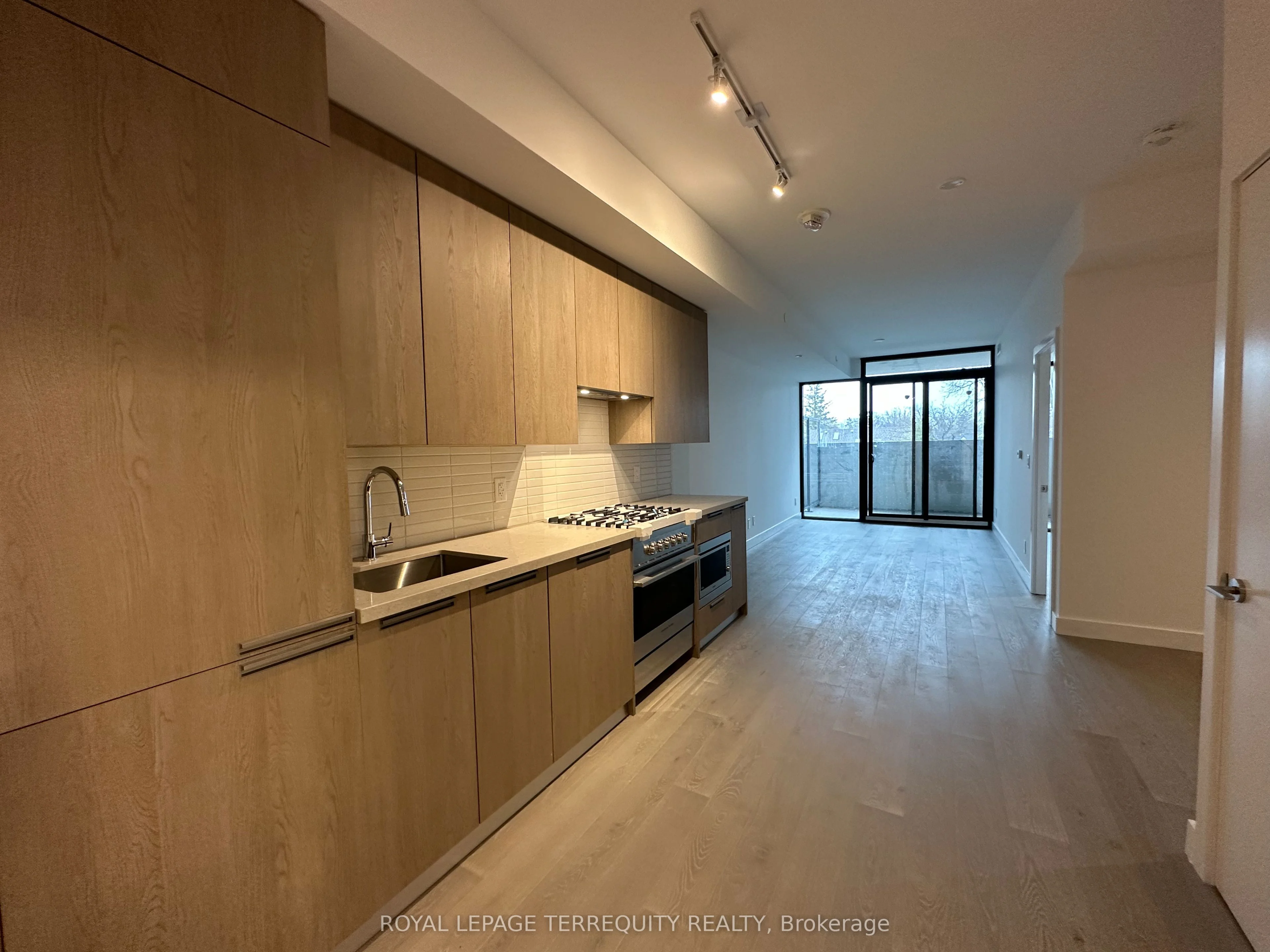 160 Kingsway Crescent 317, Toronto W08, On M8x 2s4