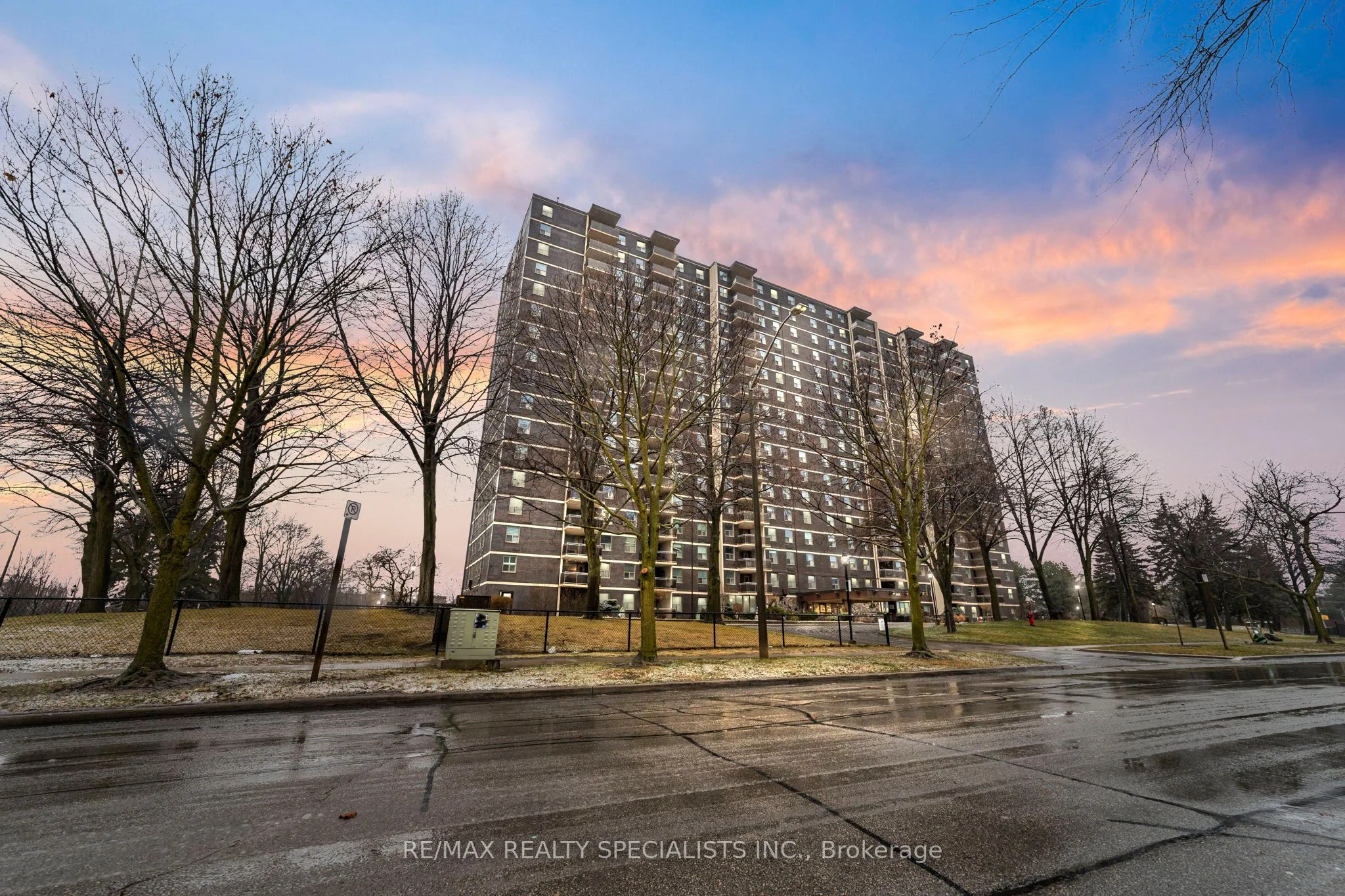 966 Inverhouse Drive N 801, Mississauga, On L5j 4b6