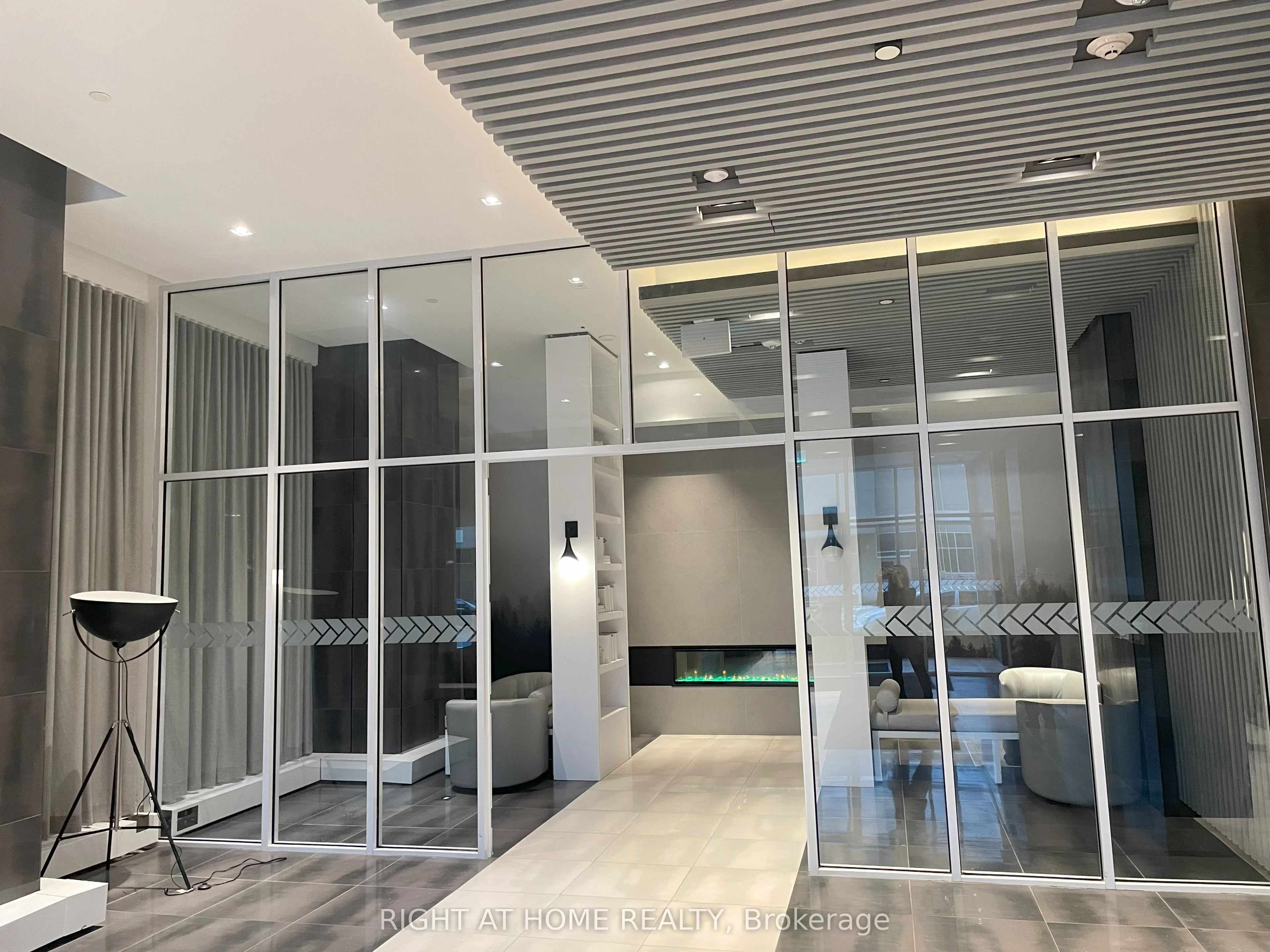 2481 Taunton Road 1105, Oakville, On L6h 3r7