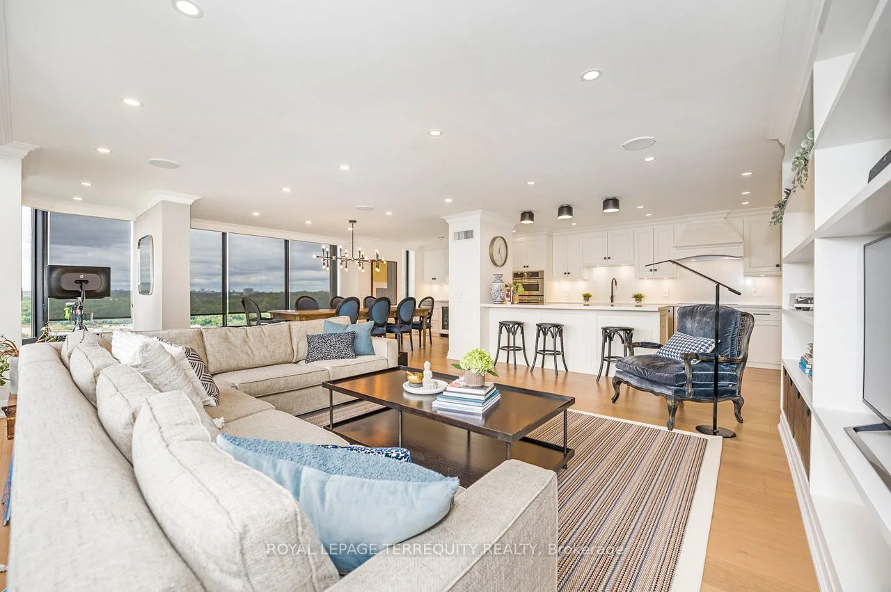 2045 Lake Shore Boulevard W 1709, Toronto W06, On M8v 2z6