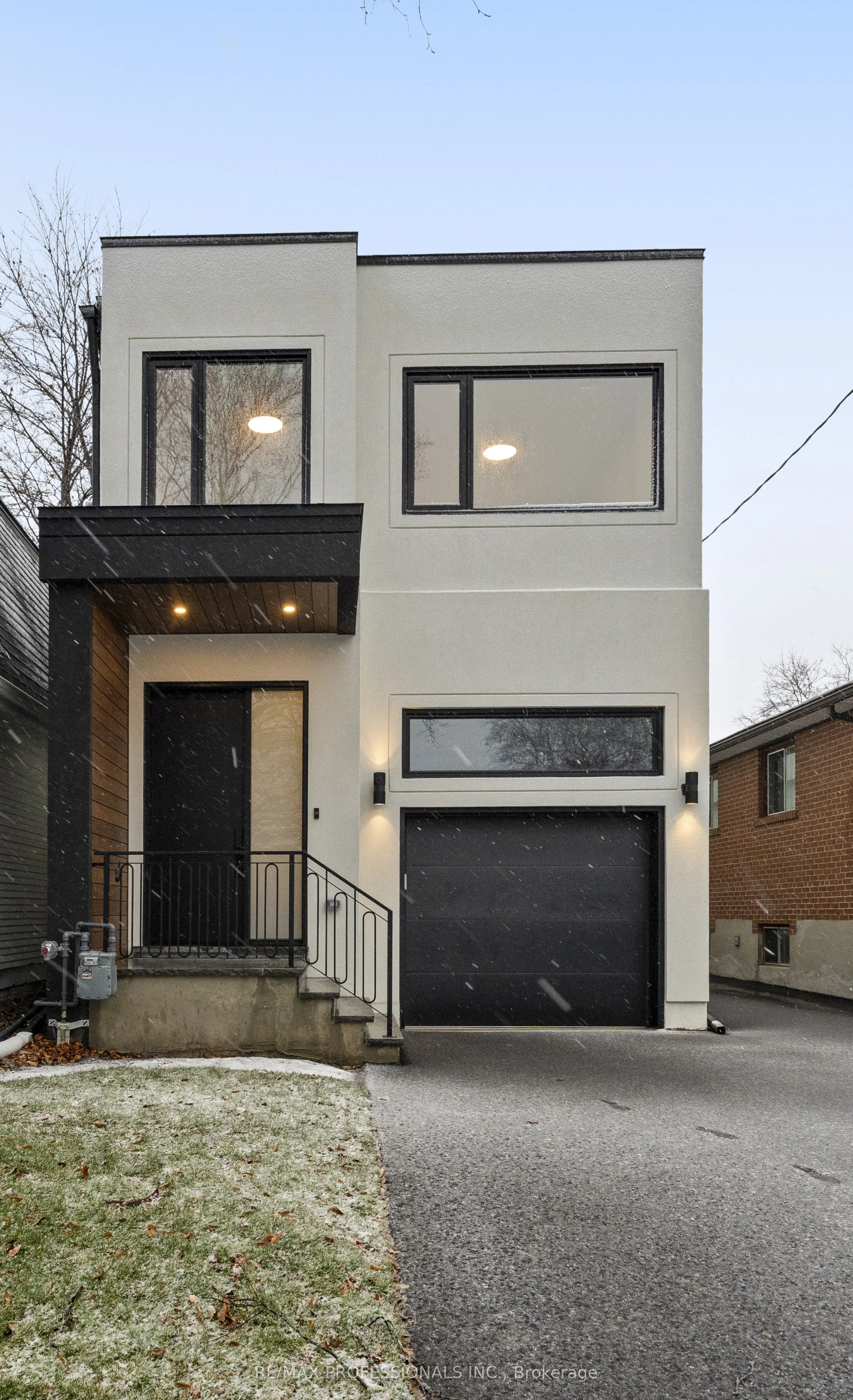 84 Twenty Ninth Street, Toronto W06, On M8w 3b1