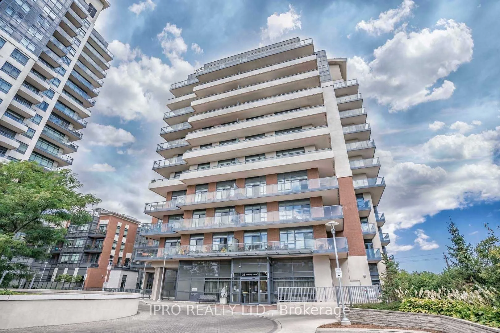 35 Fontenay Court Court 302, Toronto W08, ON M9A 0C4