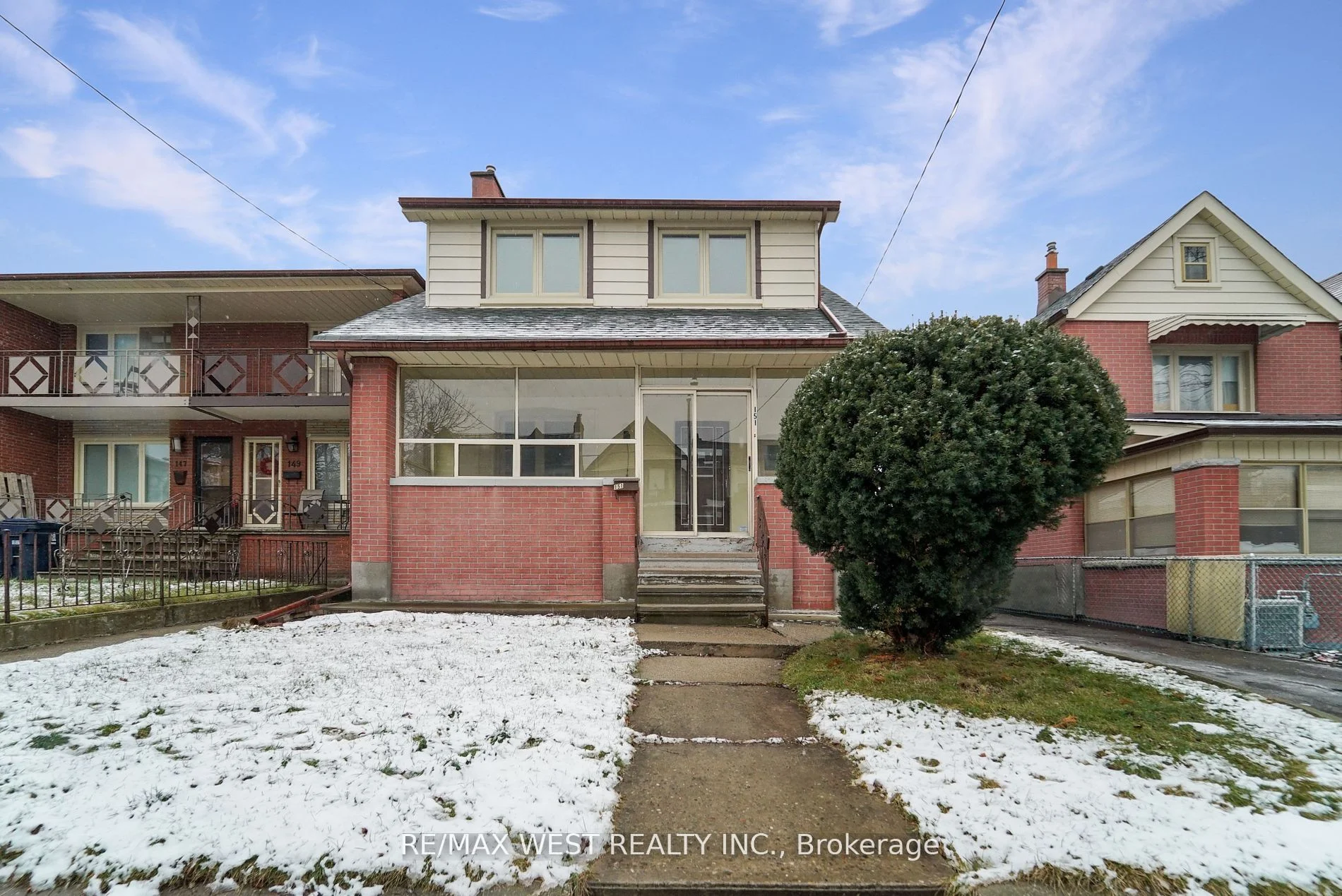 151 Ascot Avenue 2nd, Toronto W03, On M6e 1g5
