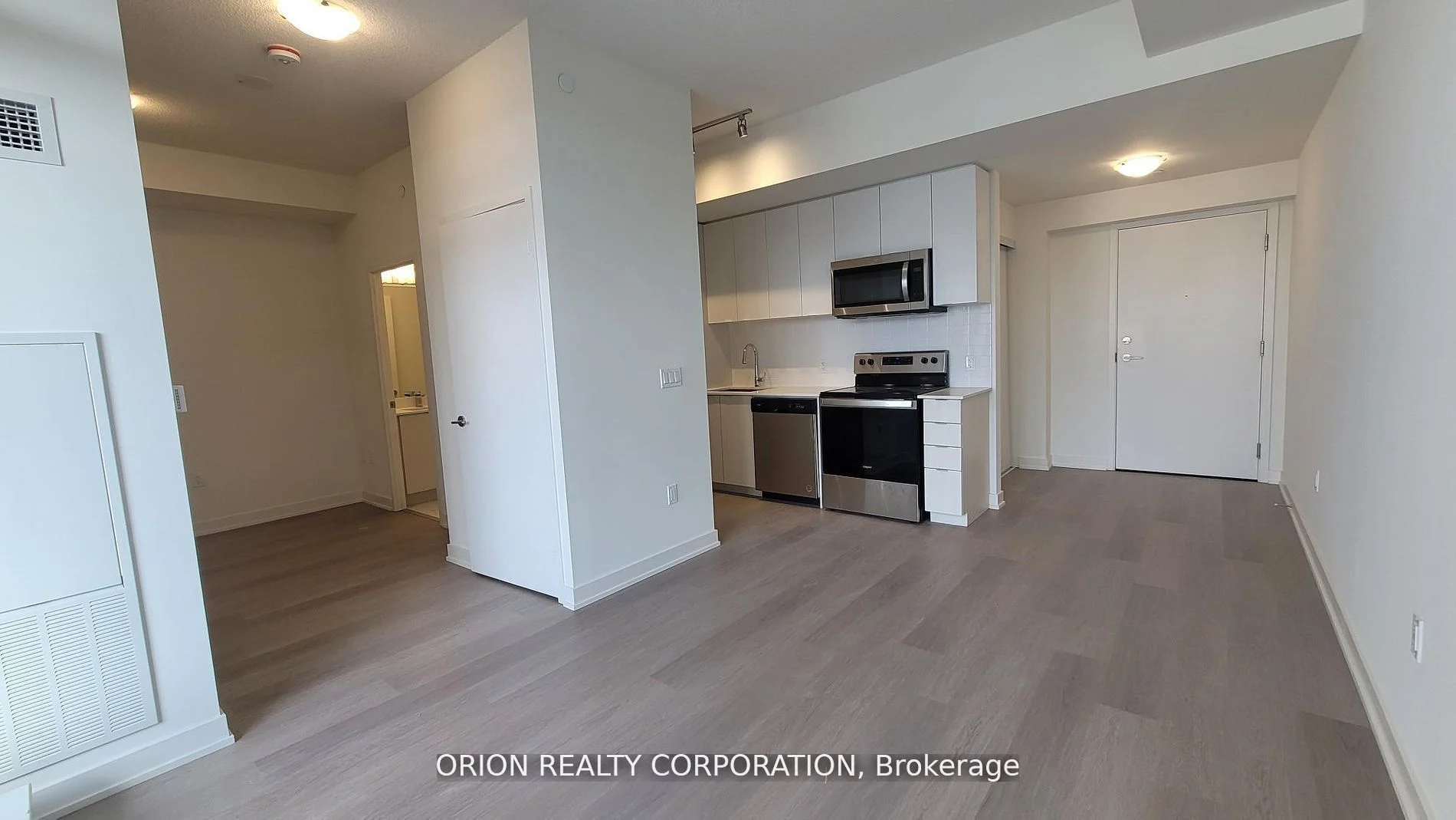 #205 859 The Queensway, Toronto W07, ON, M8Z 1N8