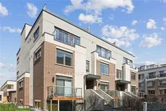 3066 Sixth Line 222, Oakville, ON L6M 1P8
