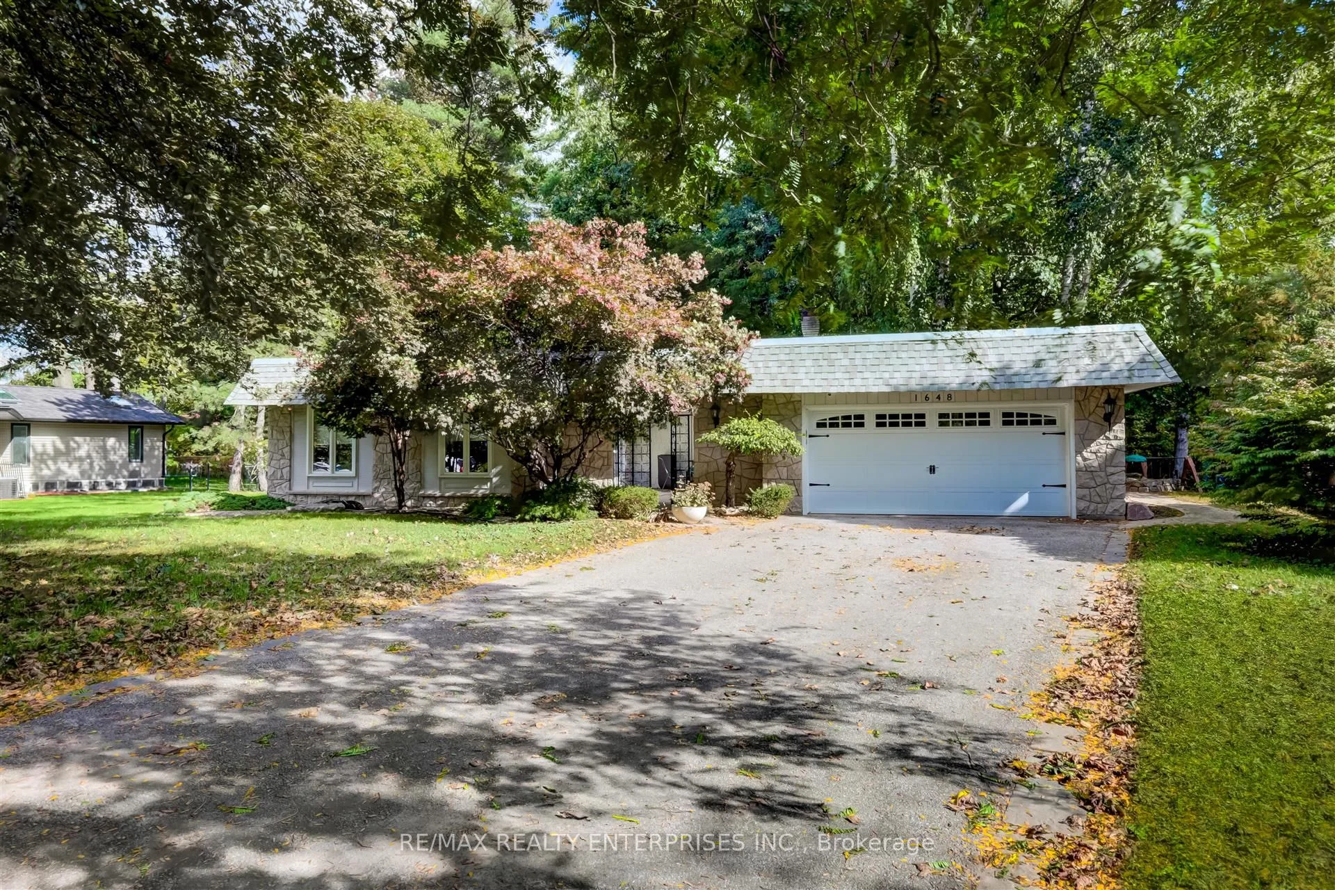 1648 Angela Crescent, Mississauga, ON L5J 1B9