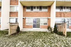 1050 Stainton Drive 102, Mississauga, On L5c 2t7