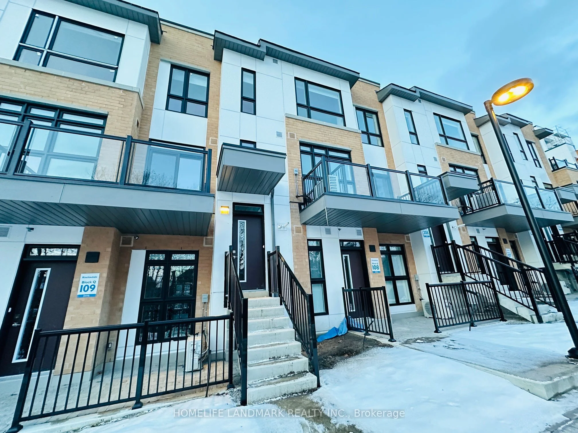 155 Canon Jackson Drive 209, Toronto W04, On M6m 2g1