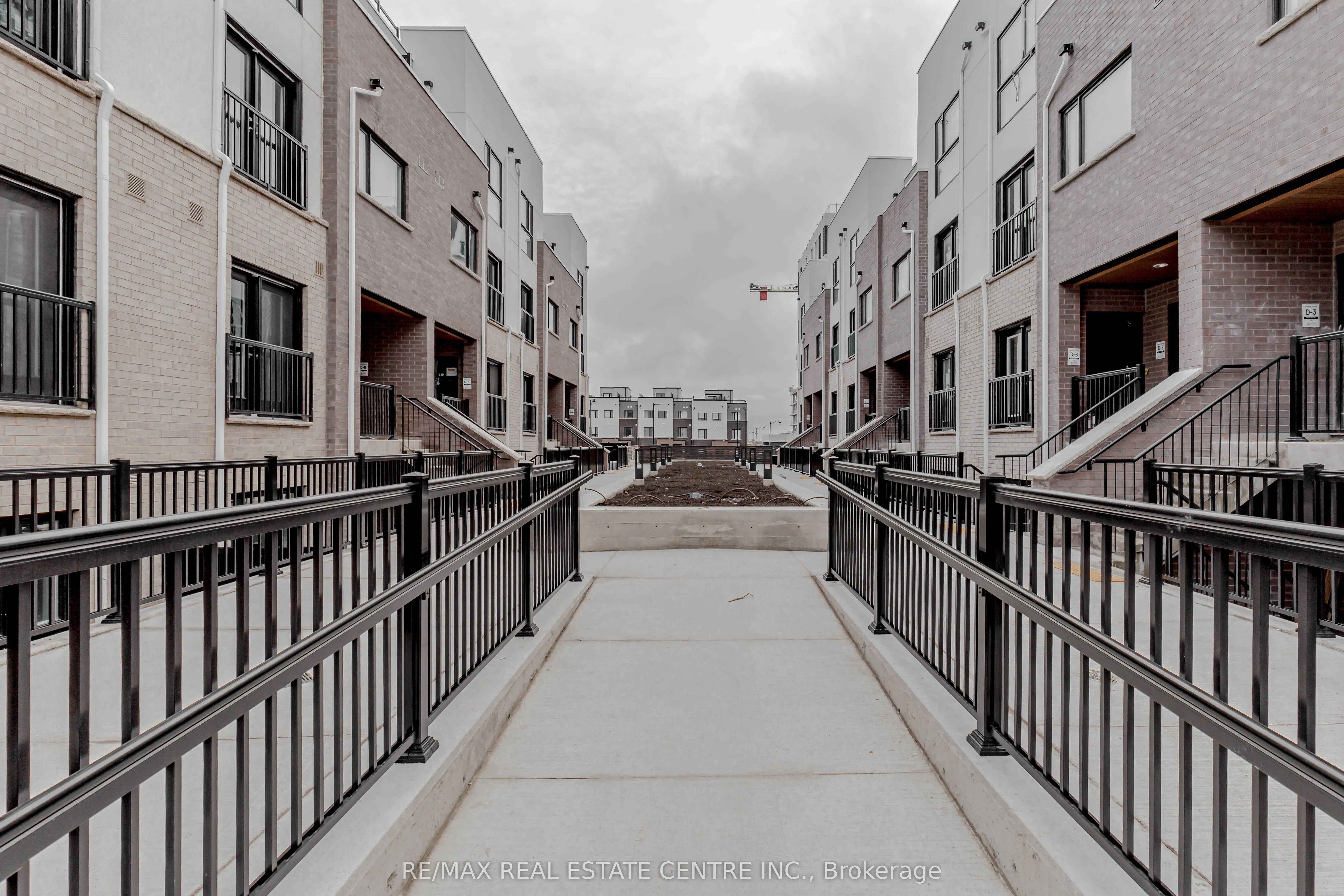 349 Wheat Boom Drive C-13, Oakville, On L6h 7x5