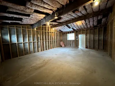 270 Christie Street Garage, Toronto W02, ON M6G 3C1