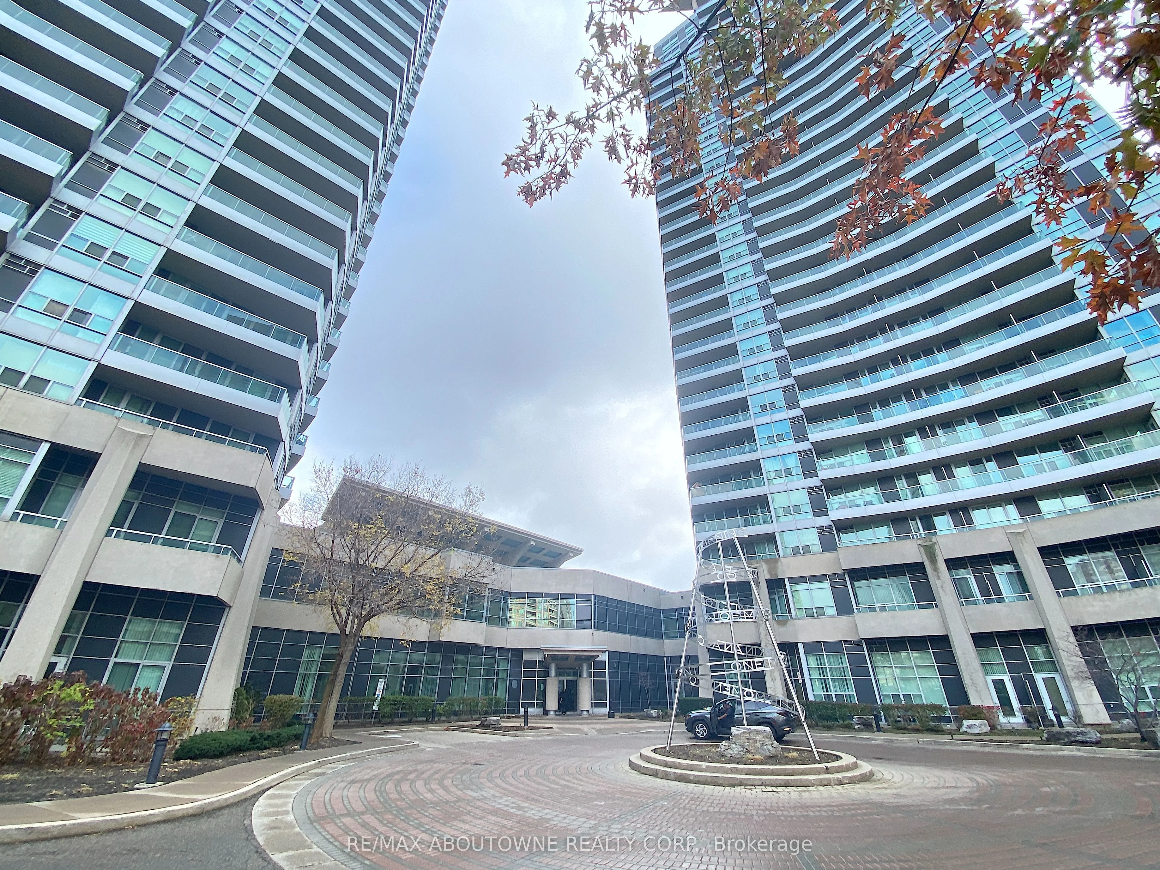 1 Elm Drive W 802, Mississauga, On L5b 4m1