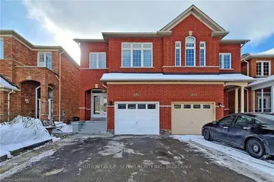 5953 STONEBRIAR Crescent, Mississauga, ON L5V 2T8