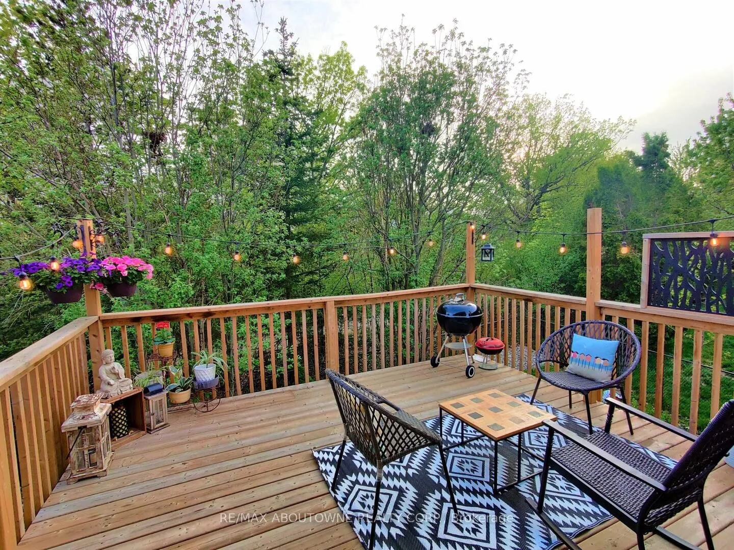 409 Ravineview Way, Oakville, ON L6H 6S7