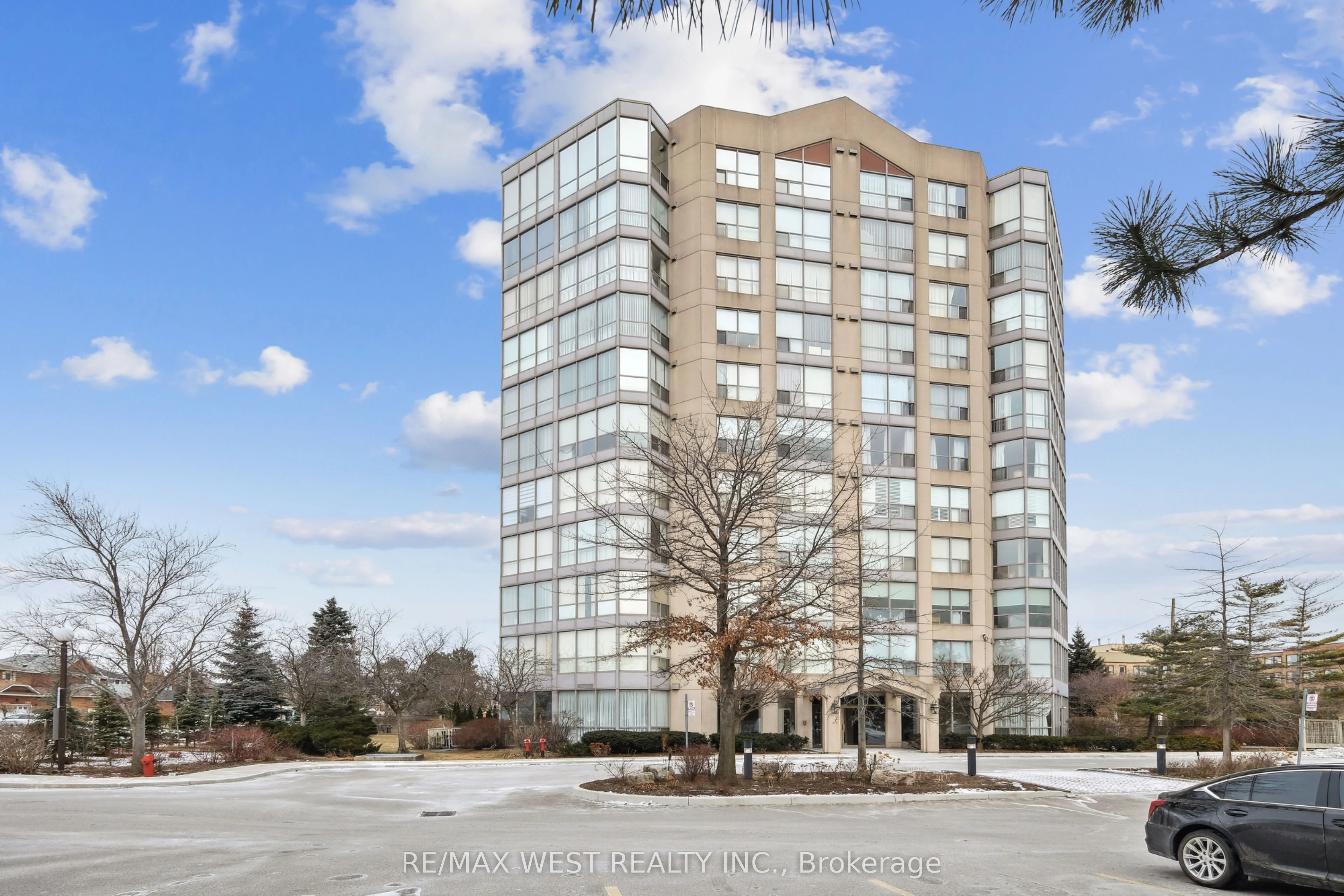 1500 Grazia Court 301, Mississauga, ON L4W 4Z9