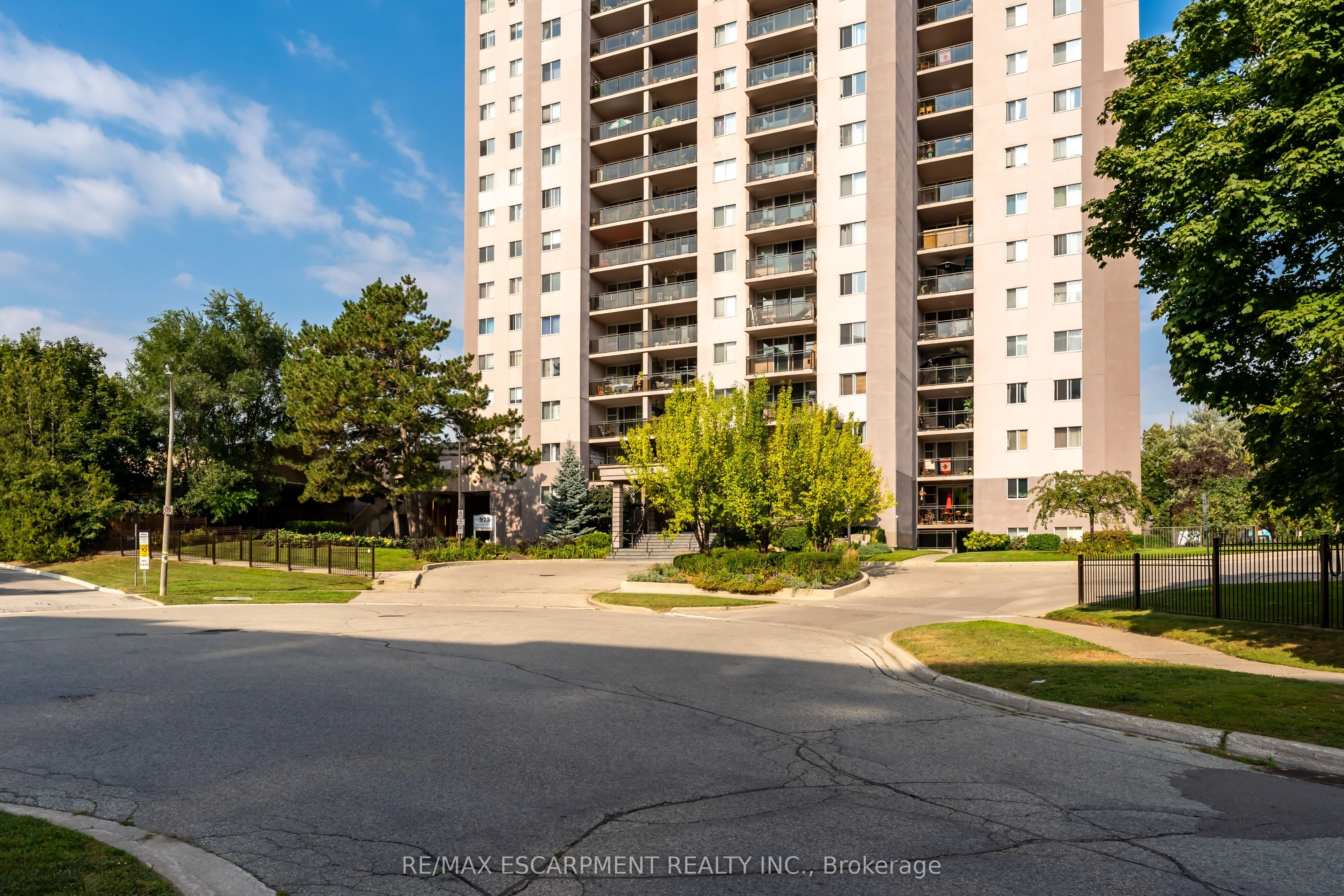 975 Warwick Court 205, Burlington, On L7t 3z7