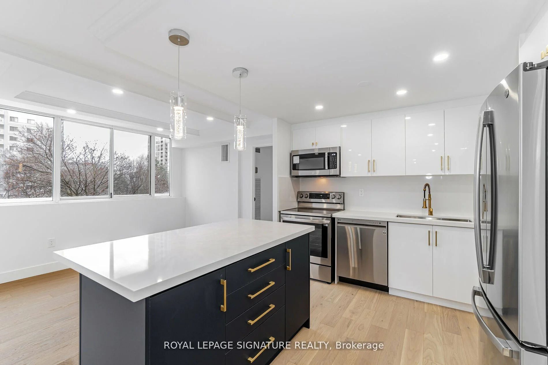 3590 Kaneff Crescent 309, Mississauga, On L5a 3x3