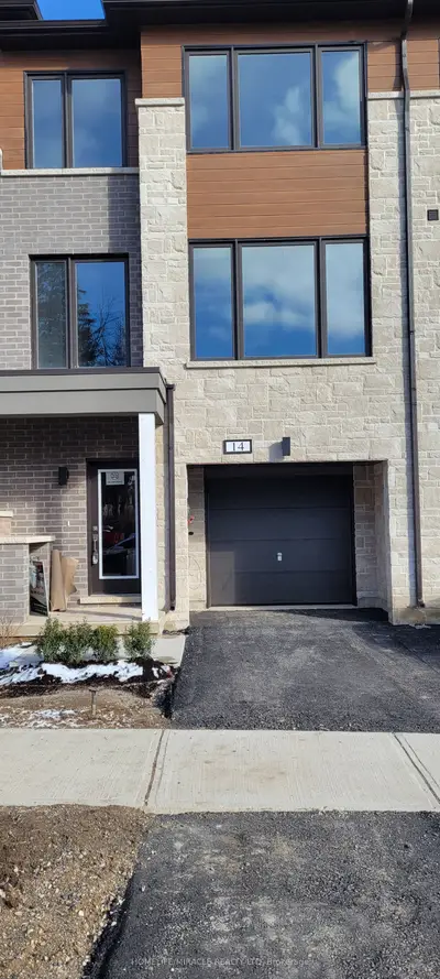 14 Humberstone Drive, Halton Hills, ON L7G 0P5