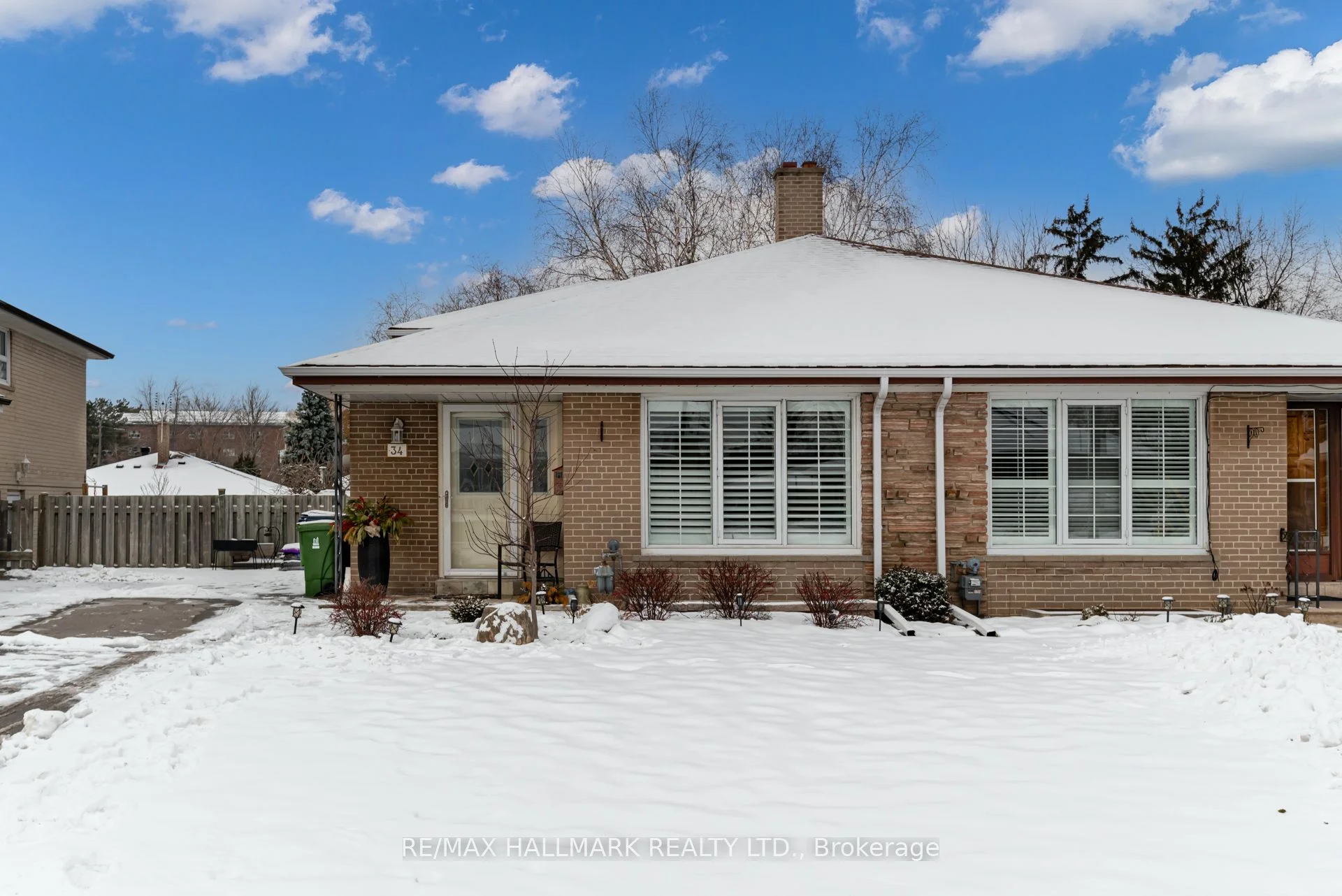 34 Pecan Court, Toronto W05, On M3l 1r7