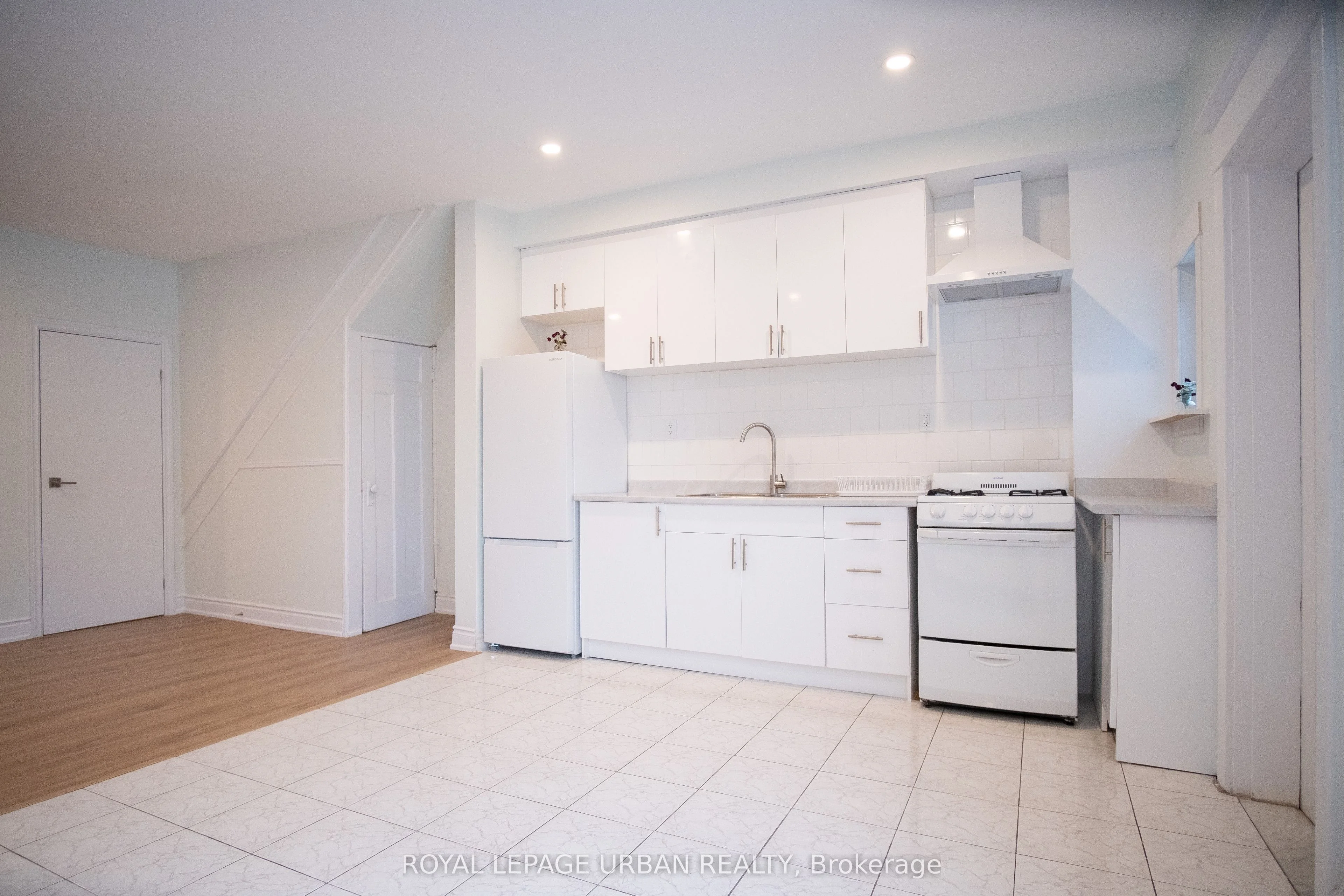 38 Gillespie Avenue Main, Toronto W03, ON M6N 2Y6