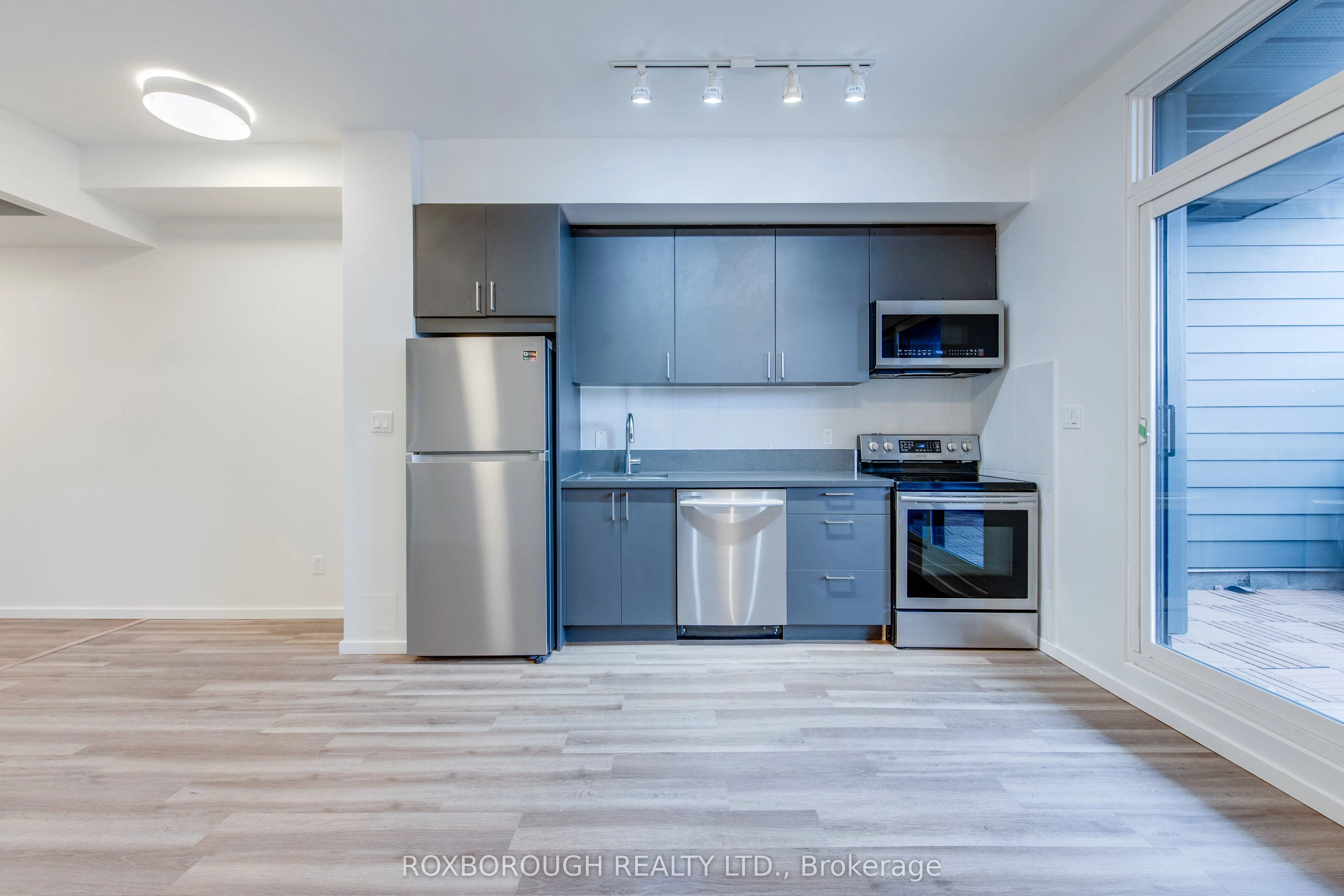 876 Bloor Street W 204, Toronto W02, On M6g 1m5