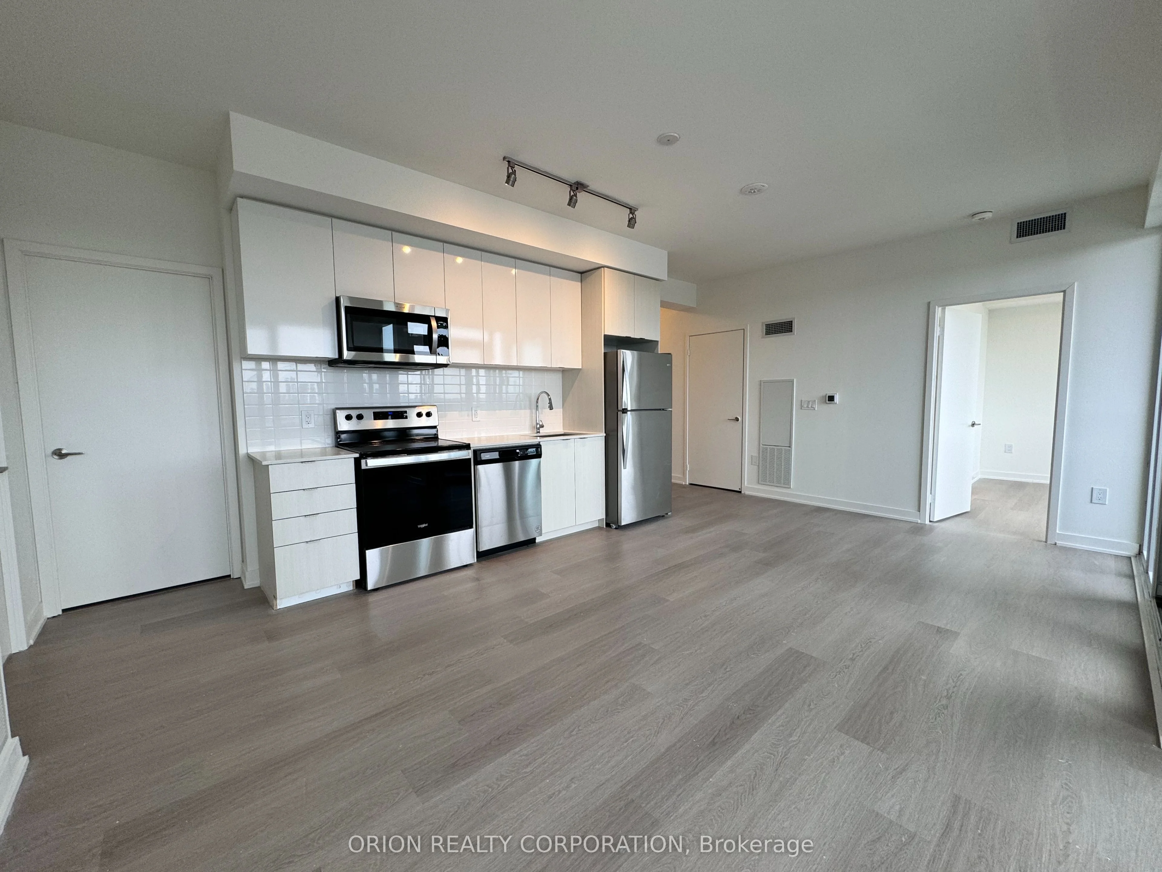 #720 859 The Queensway, Toronto W07, On, M8z 1n8