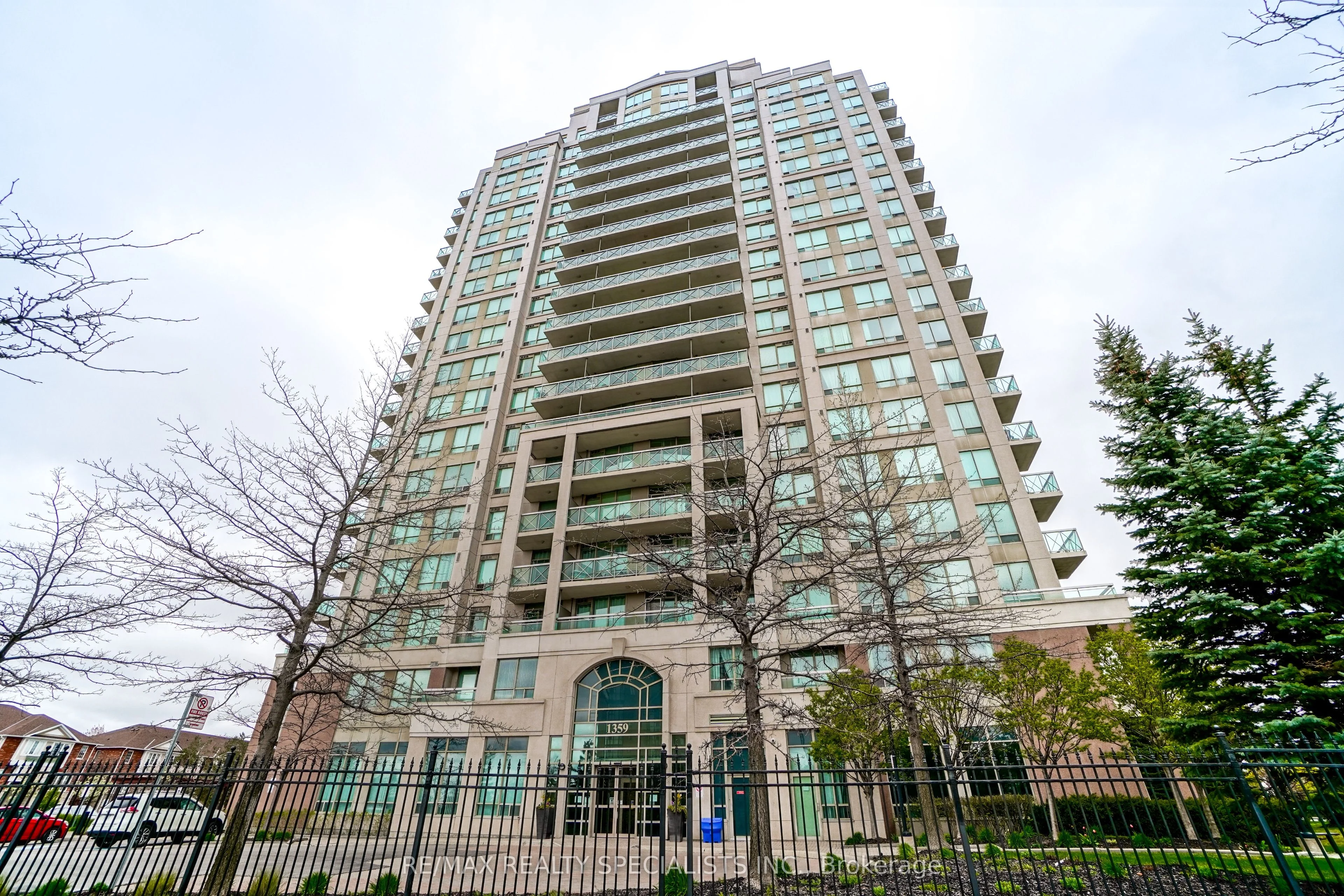 1359 Rathburn Road E 404, Mississauga, ON L4W 5P7