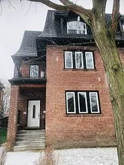 28 Boustead Avenue 3rd Flr, Toronto W01, On M6r 1y9