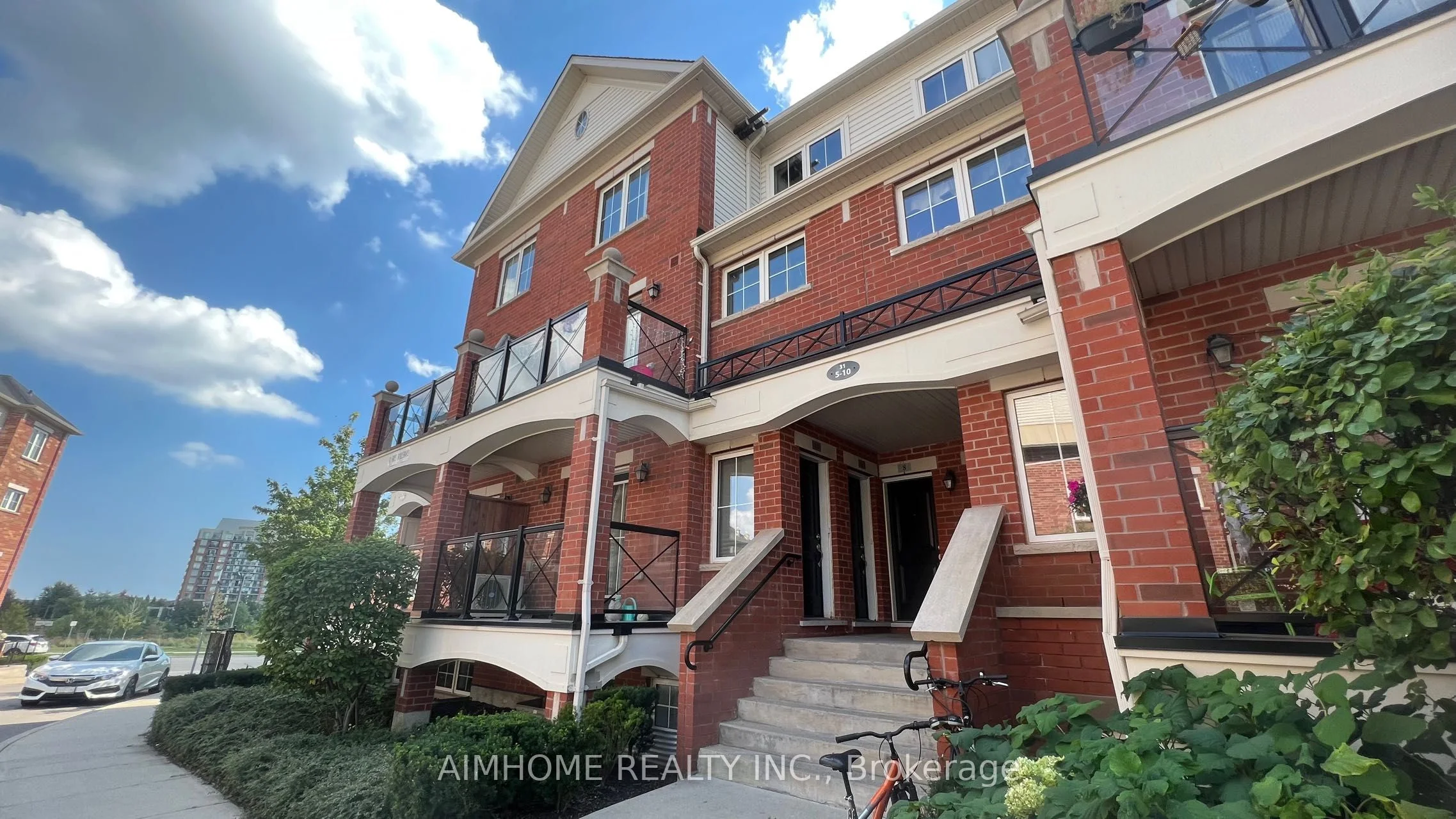 31 Hays Boulevard 10, Oakville, ON L6H 0J1