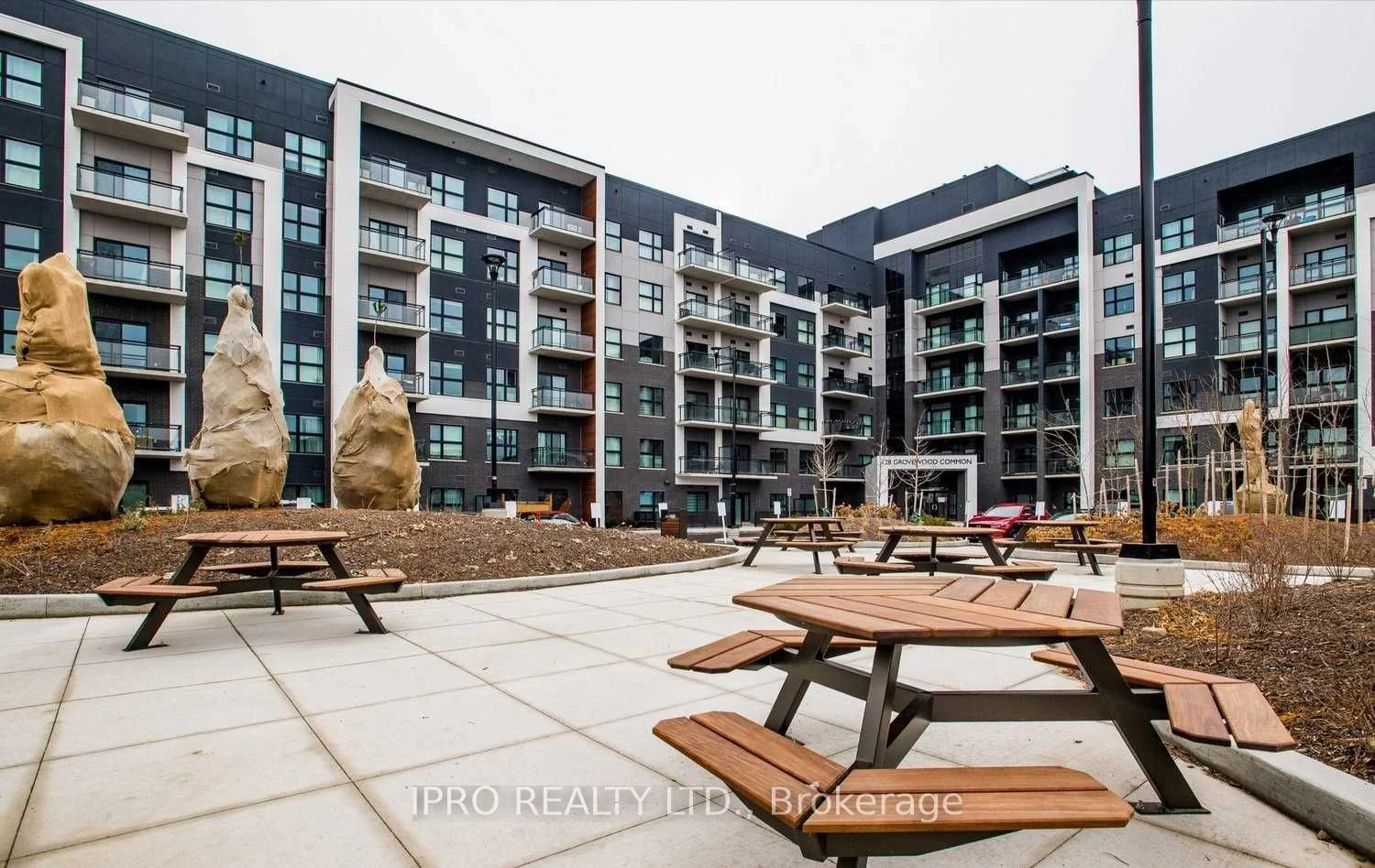 #302 128 Grovewood Common, Oakville, On, L6h 0x3