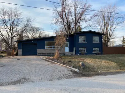 2109 Saxon Road, Oakville, ON L6L 2V1
