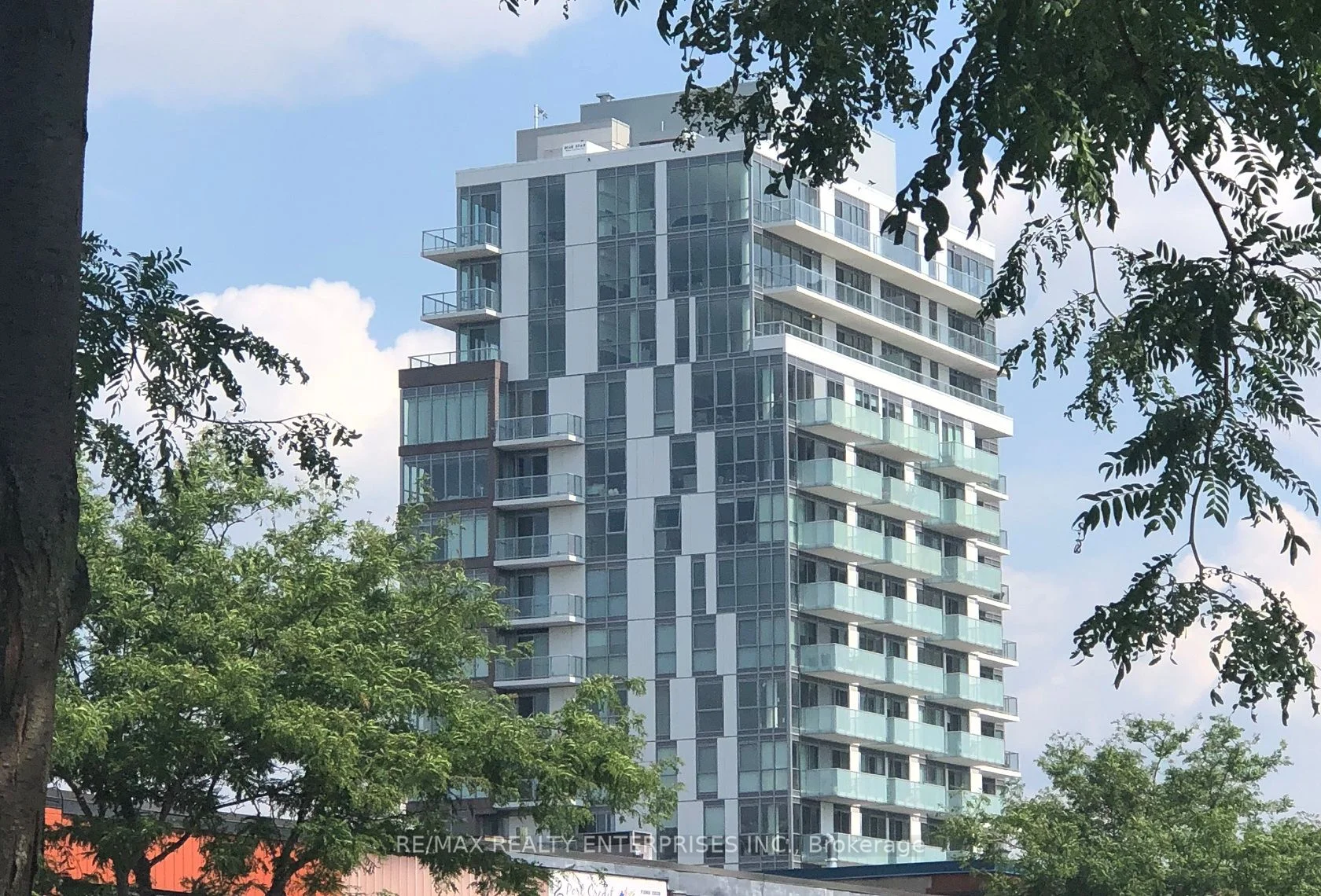 8 Ann Street 302, Mississauga, On L5g 3e6