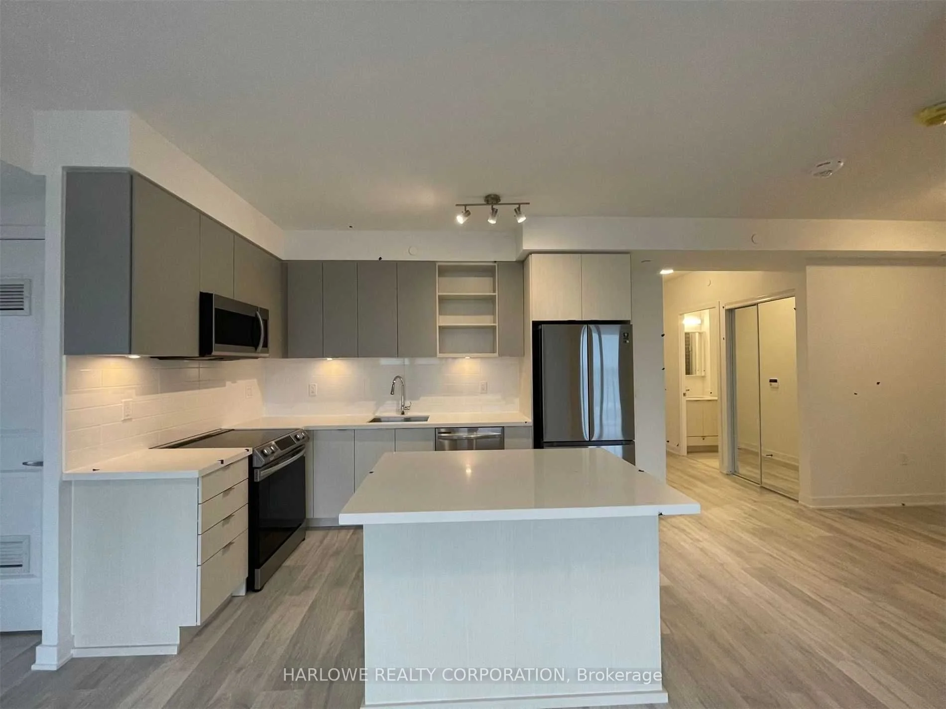 4655 Metcalfe Avenue 1702, Mississauga, ON L5M 0Z7
