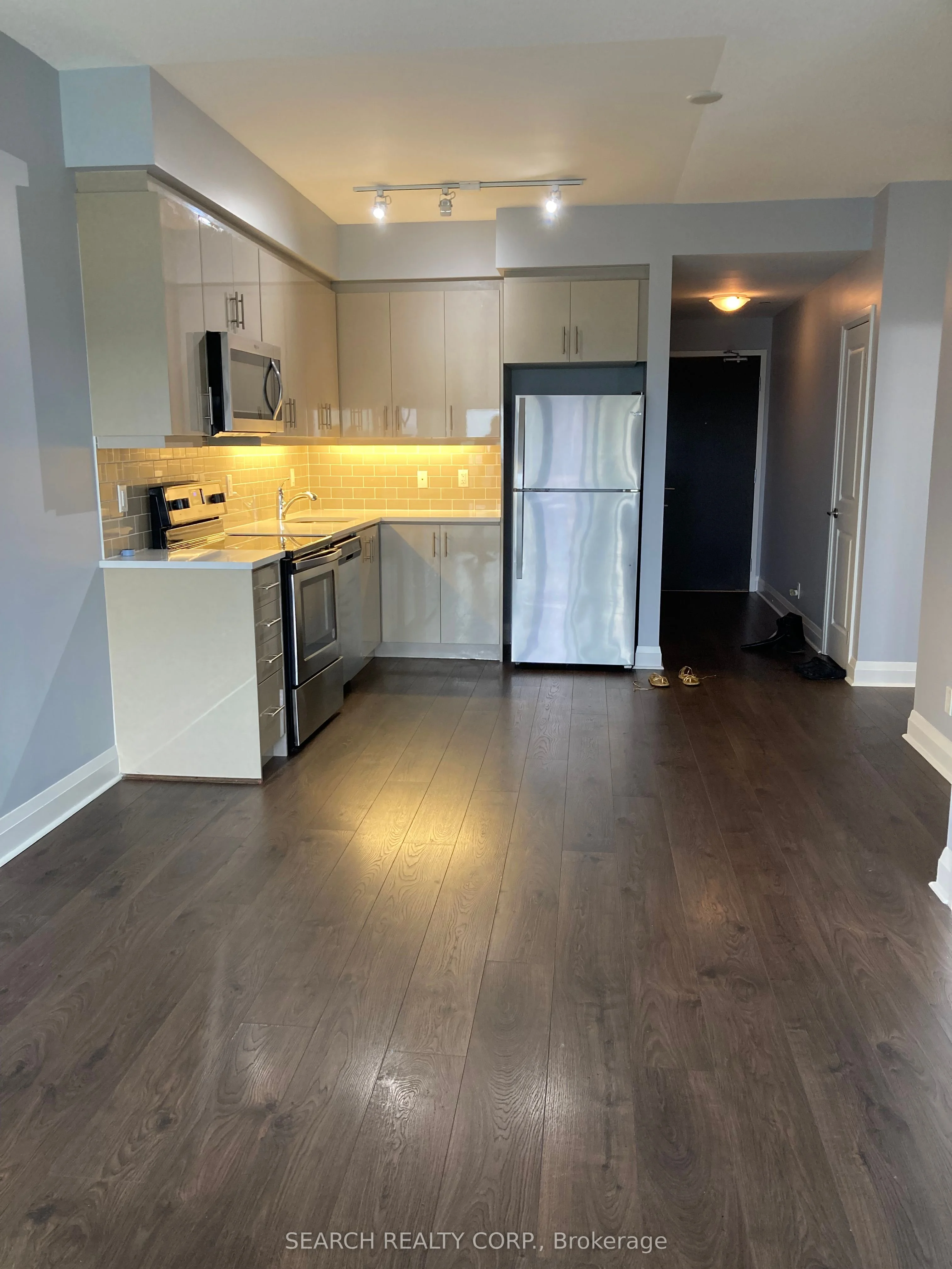 15 Zorra Street 404, Toronto W08, On M8z 0c1
