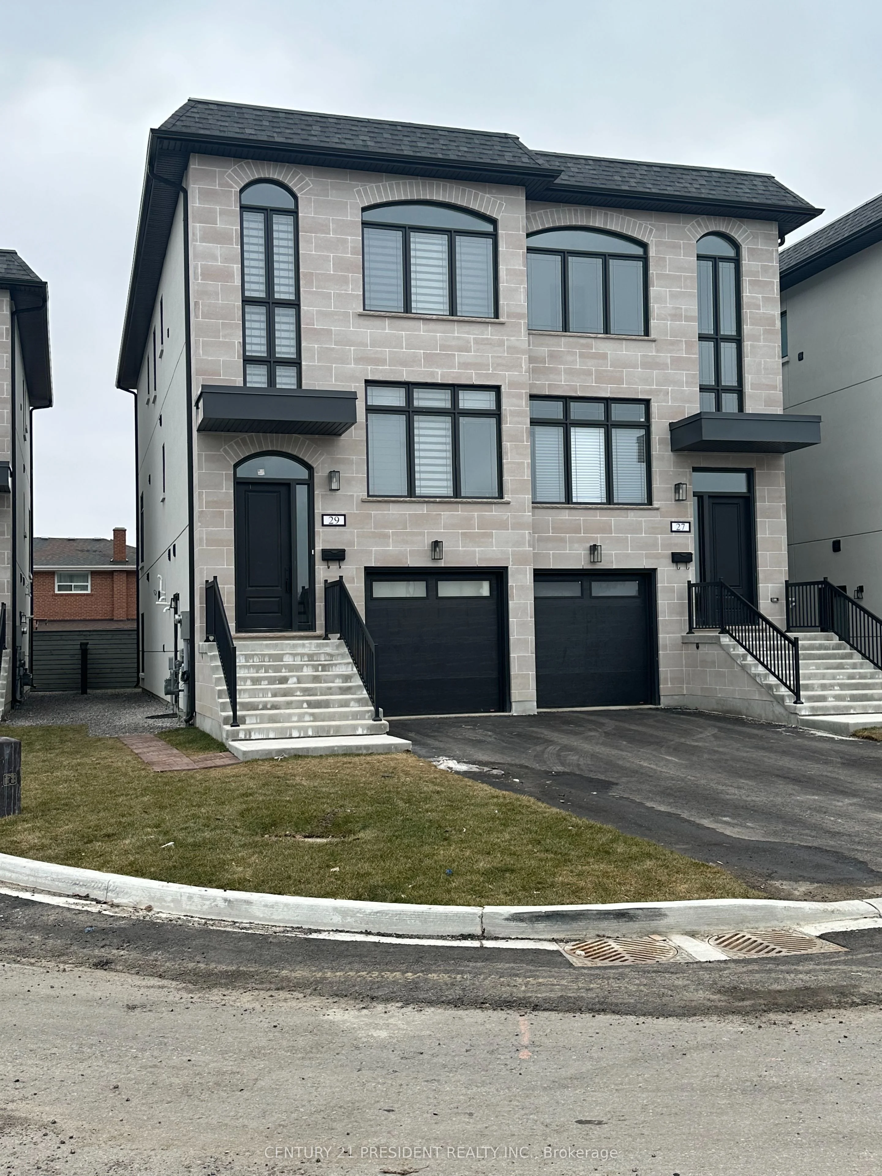 29 St Gaspar Court, Toronto W05, On M9l 0a4