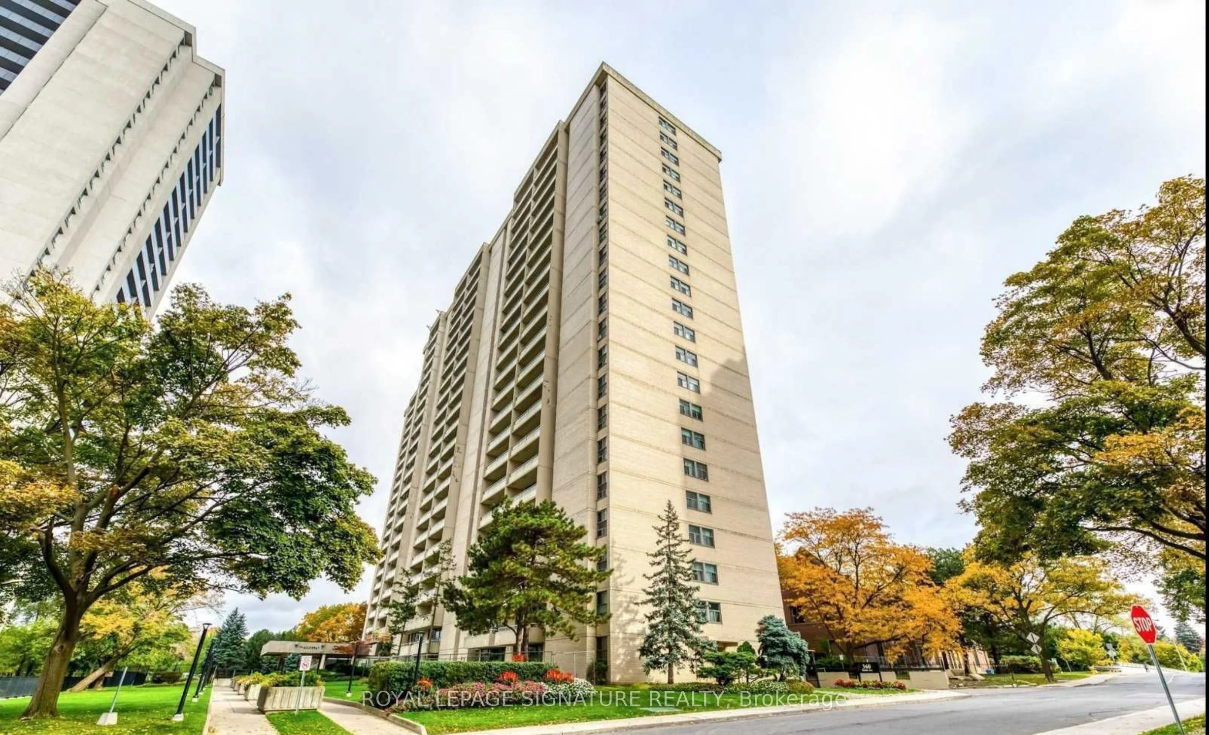360 Ridelle Avenue 1615, Toronto W04, On M6b 1k1