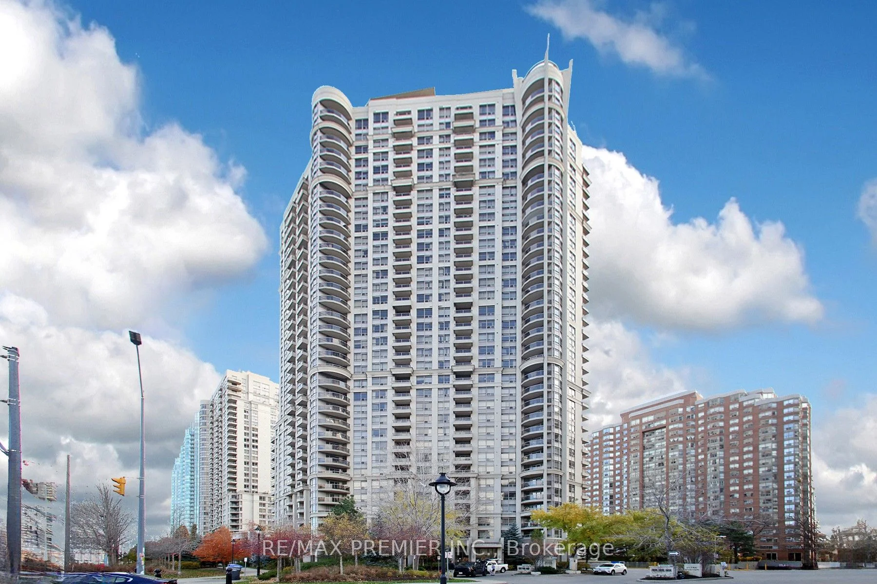 310 Burnhamthorpe Road Ph 3, Mississauga, On L5b 3y5