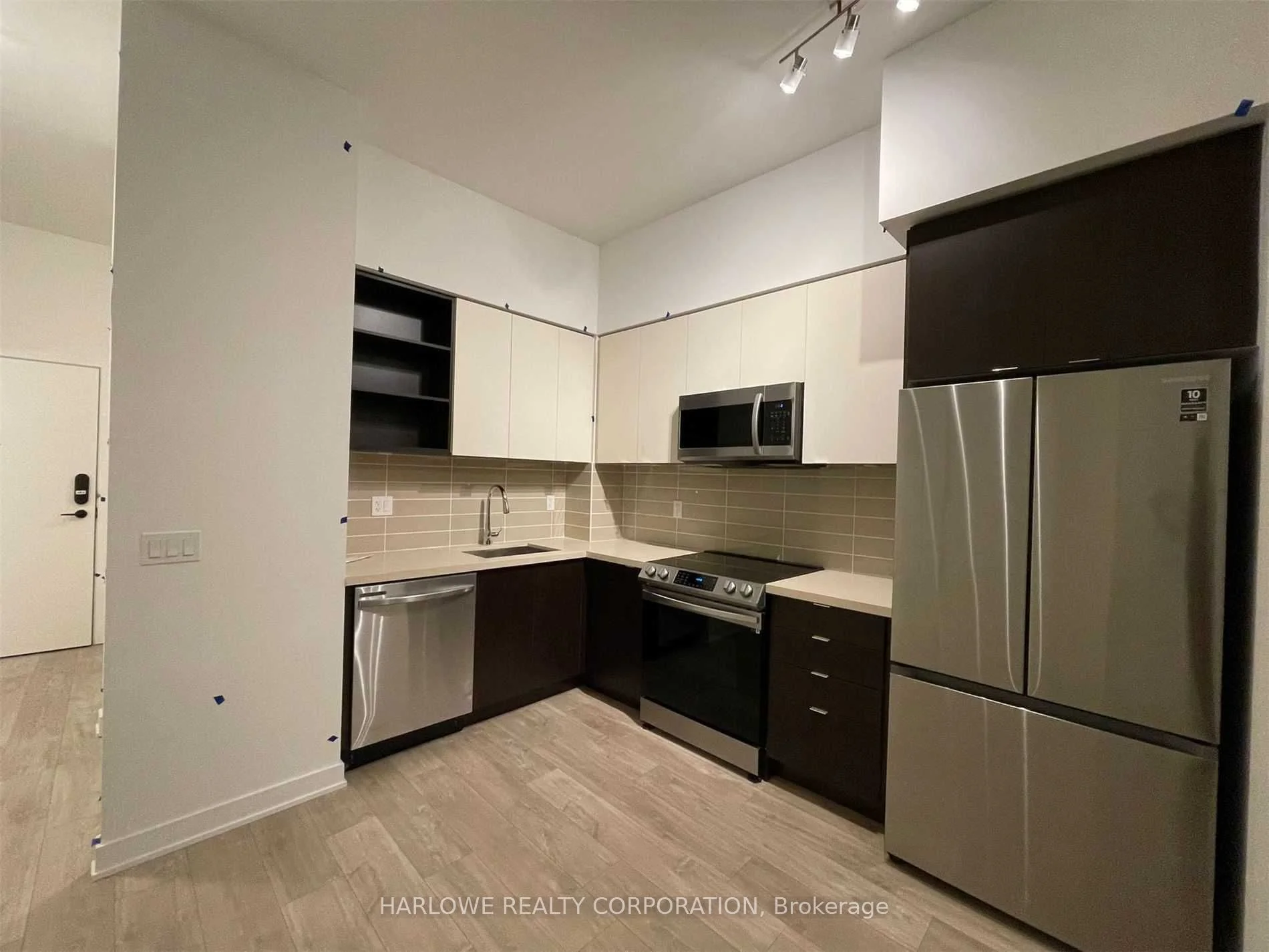 4655 Metcalfe Avenue 206, Mississauga, ON L5M 0Z7