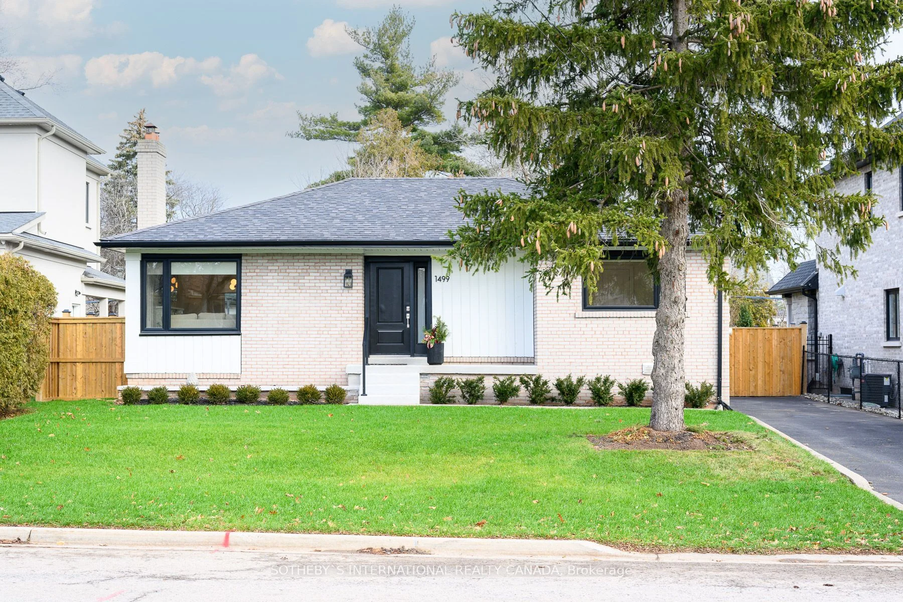 1499 MANSFIELD Drive, Oakville, ON L6H 1K5