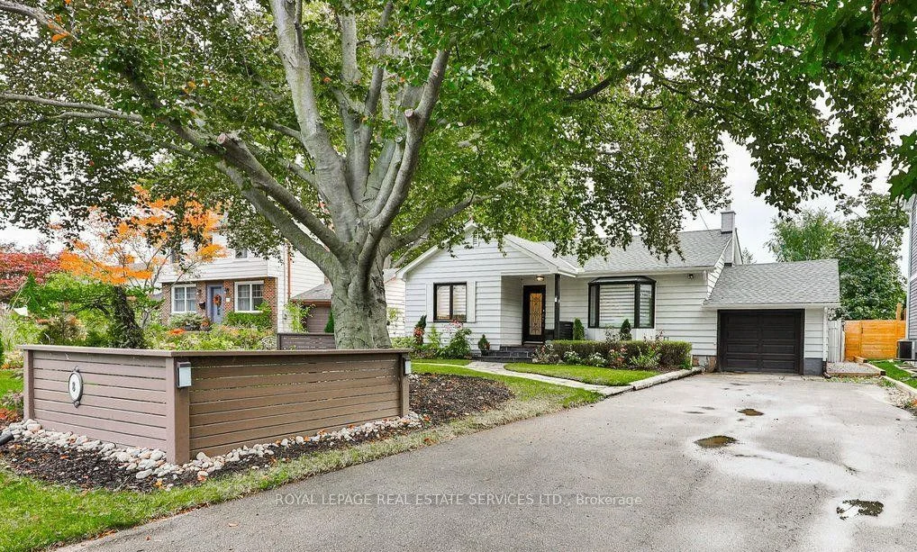 8 Kingswood Road, Oakville, ON L6K 2E3
