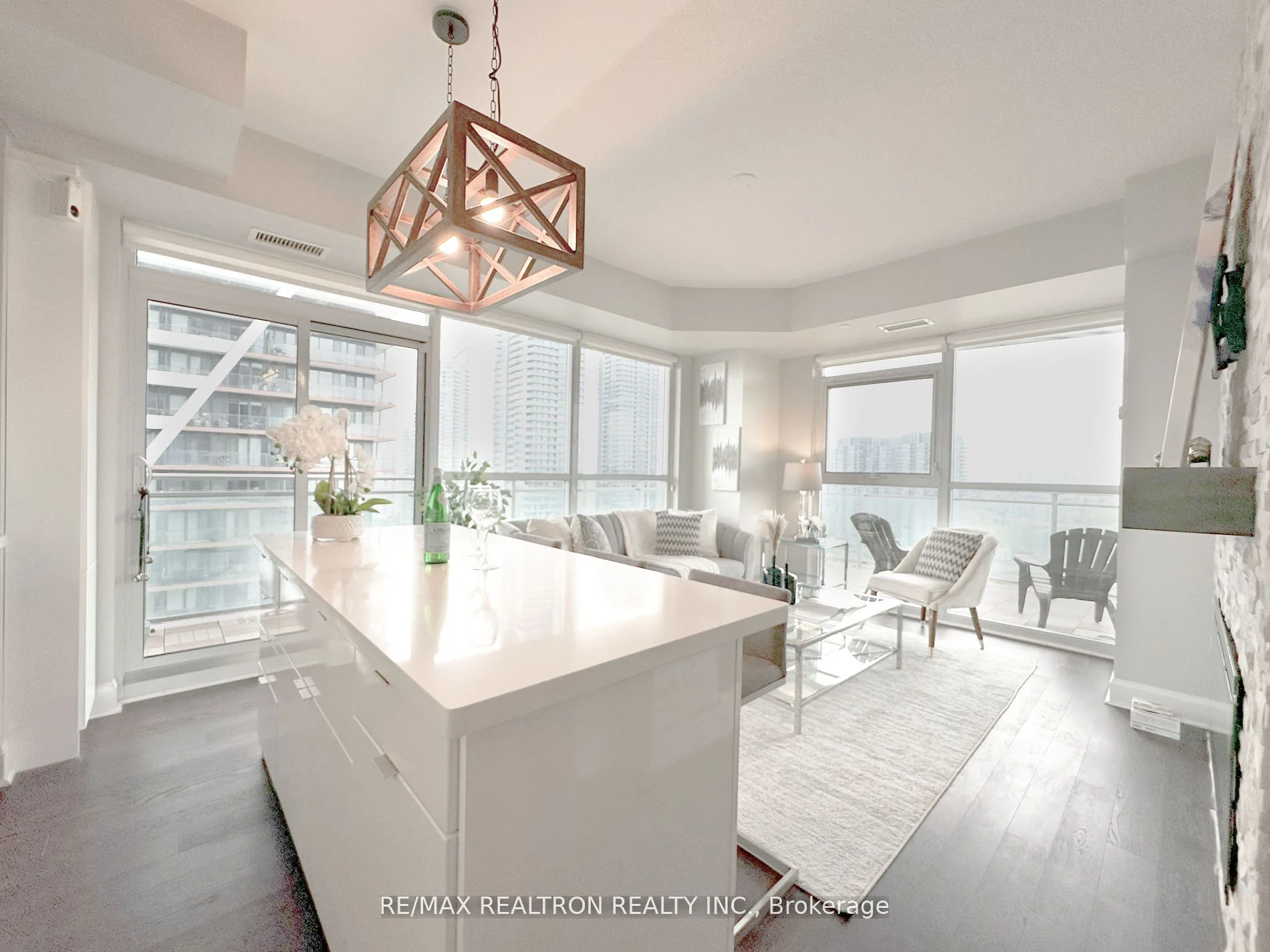 33 Shore Breeze Drive 1903, Toronto W06, On M8v 0g1