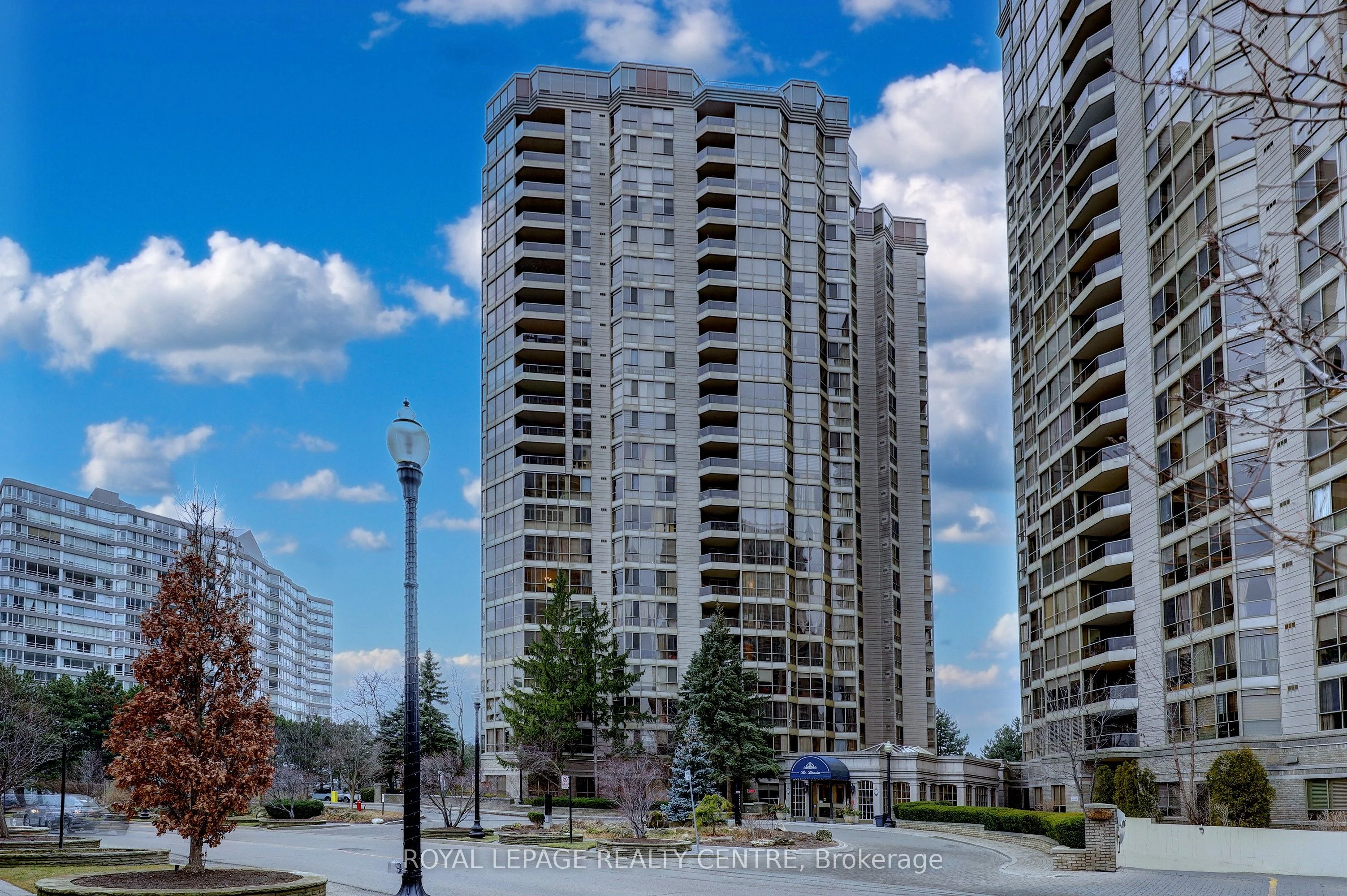 55 Kingsbridge Garden Circle 201, Mississauga, On L5r 1y1