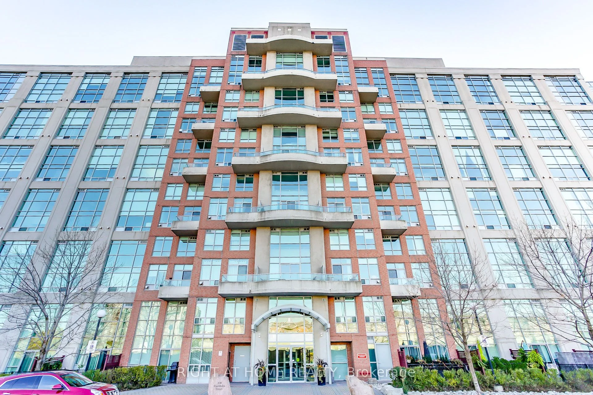 200 Manitoba Street 424, Toronto W06, On M8y 3y9