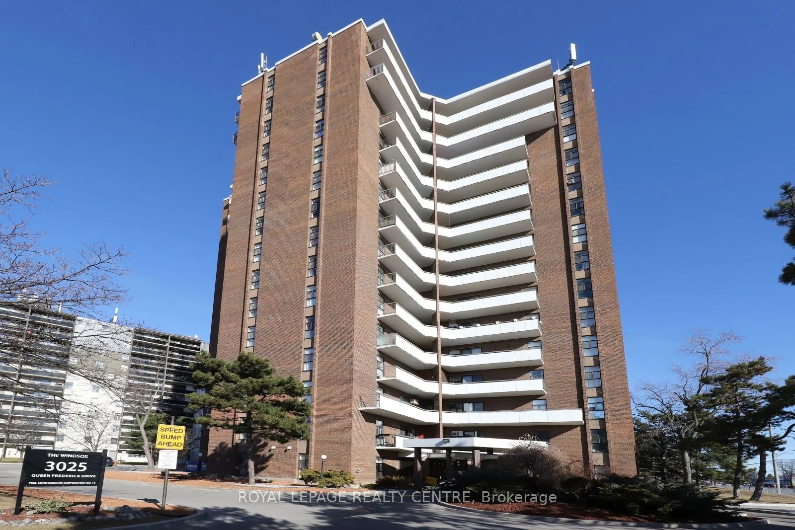 3025 Queen Frederica Drive 703, Mississauga, On L4y 3a1