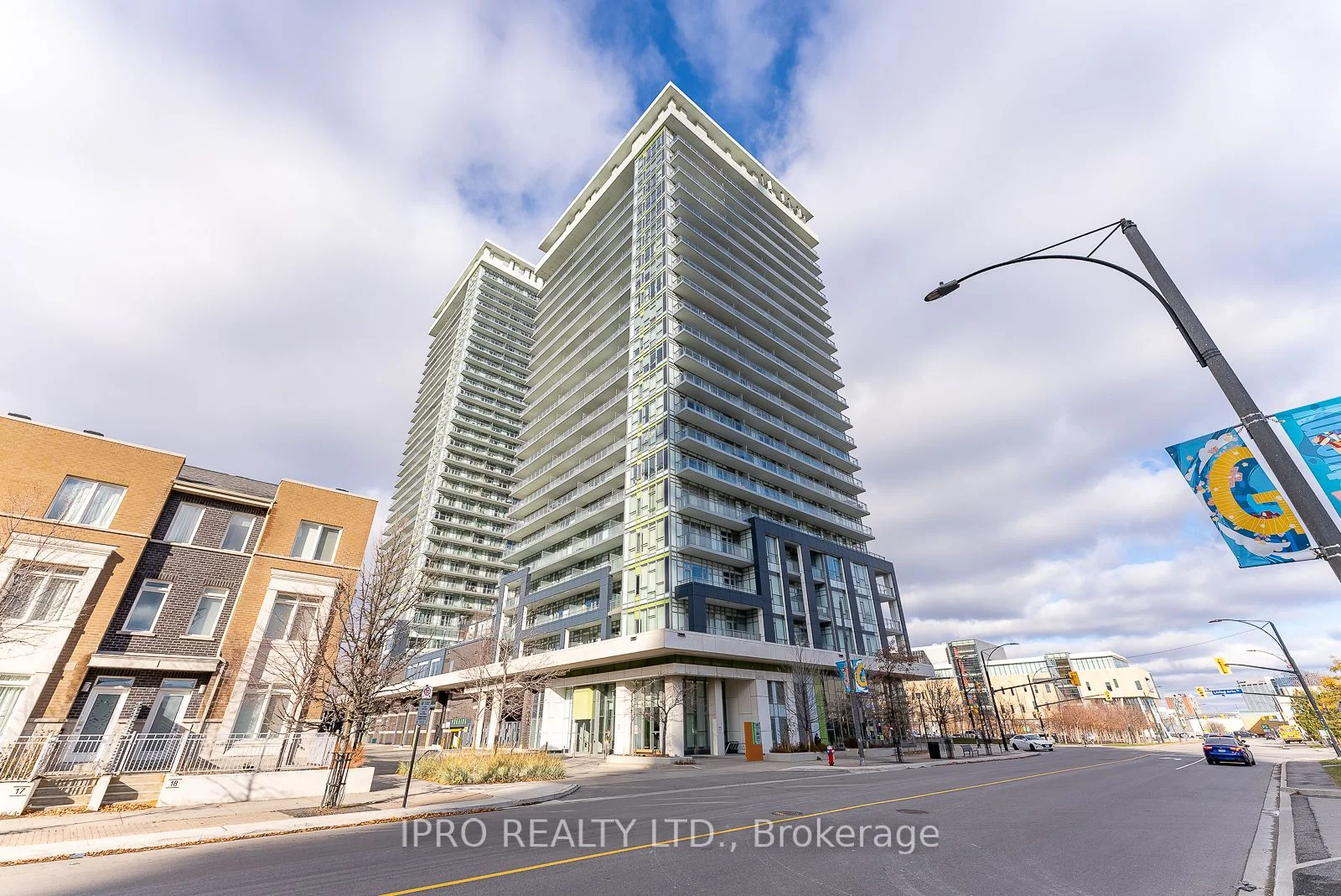 365 Prince Of Wales Drive 2012, Mississauga, On L5b 0a1