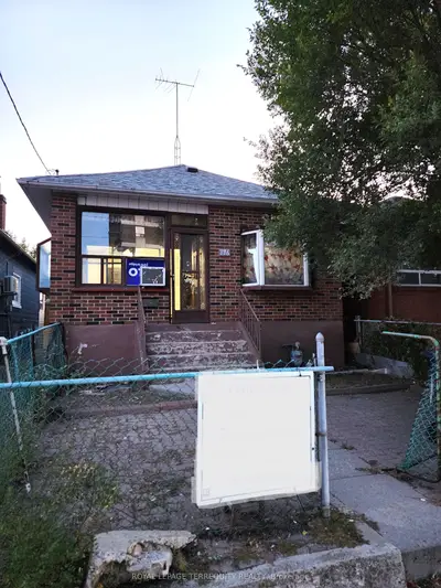 796 Jane Street, Toronto W03, On M6n 4c1