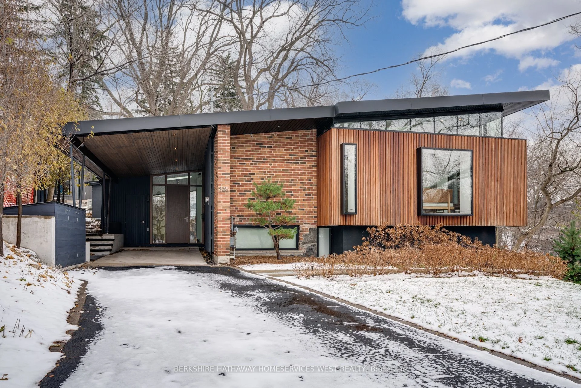 835 Royal York Road, Toronto W07, ON M8Y 2V1