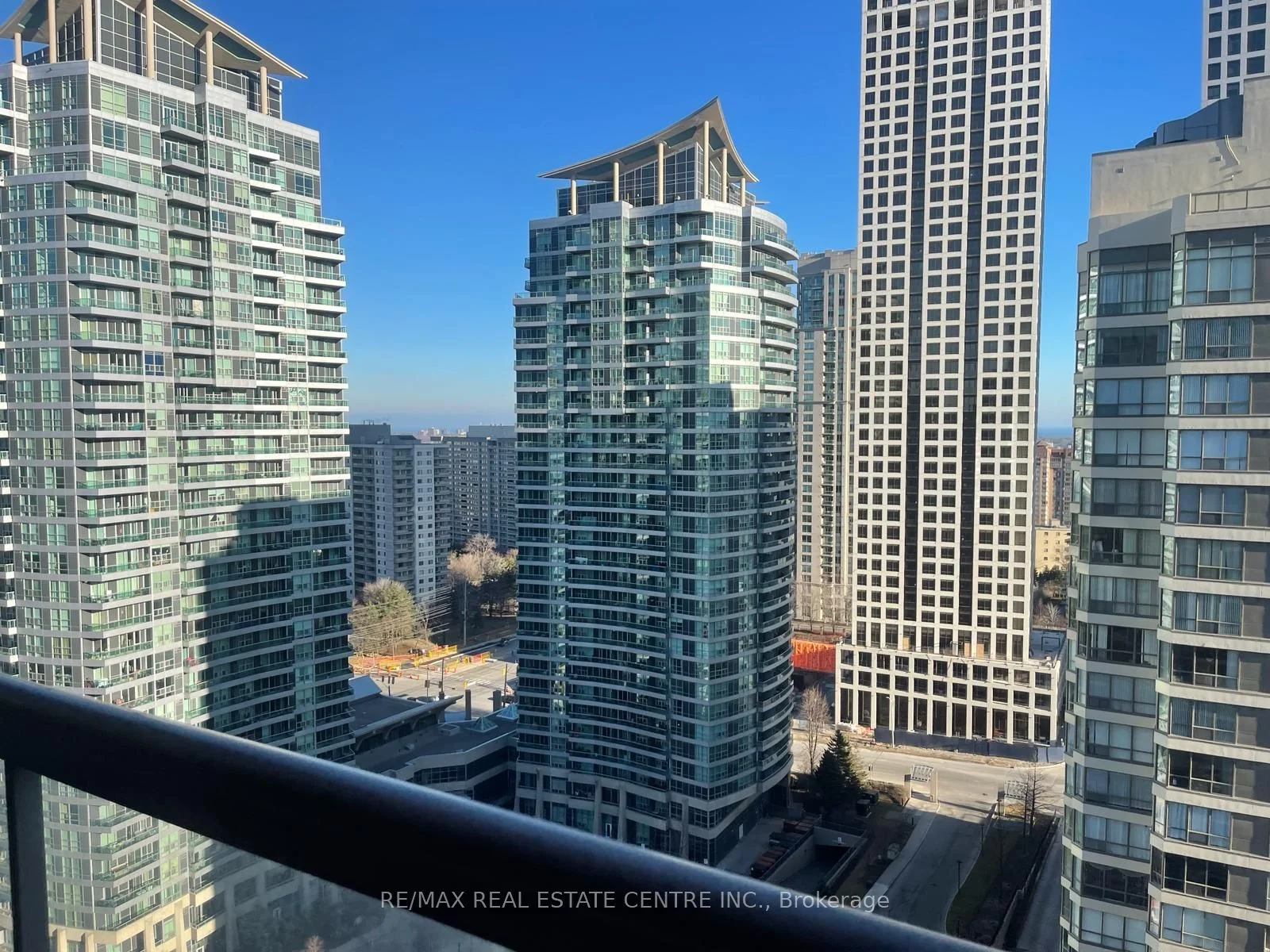 156 Enfield Place 2307, Mississauga, On L5b 4l8